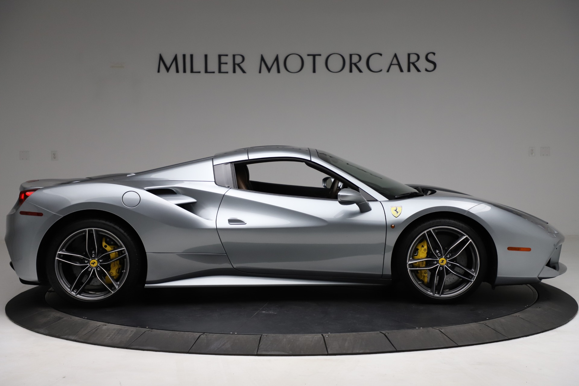 Used-2018-Ferrari-488-Spider
