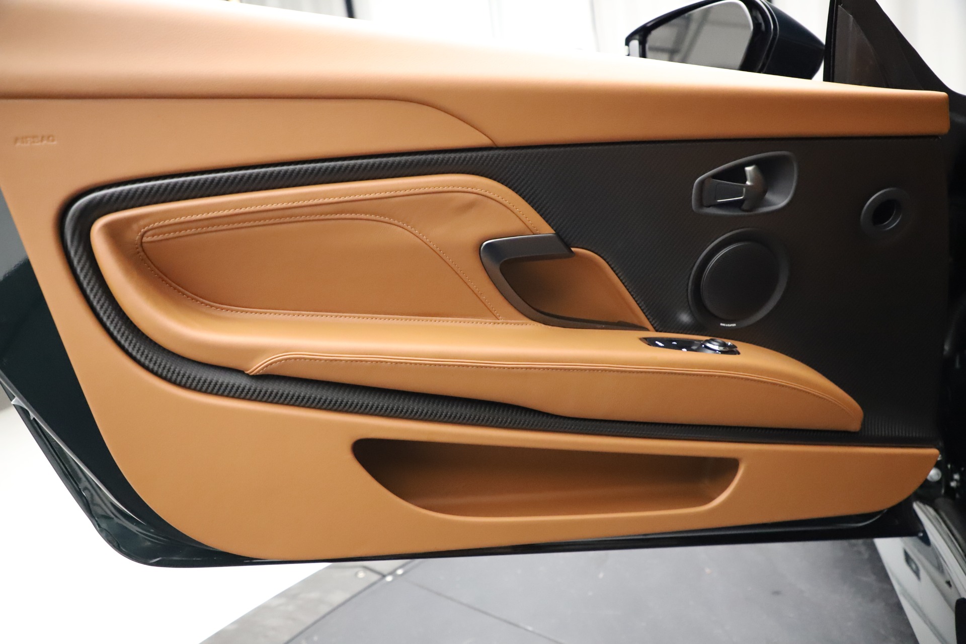 Used-2021-Aston-Martin-DBS-Superleggera-Volante