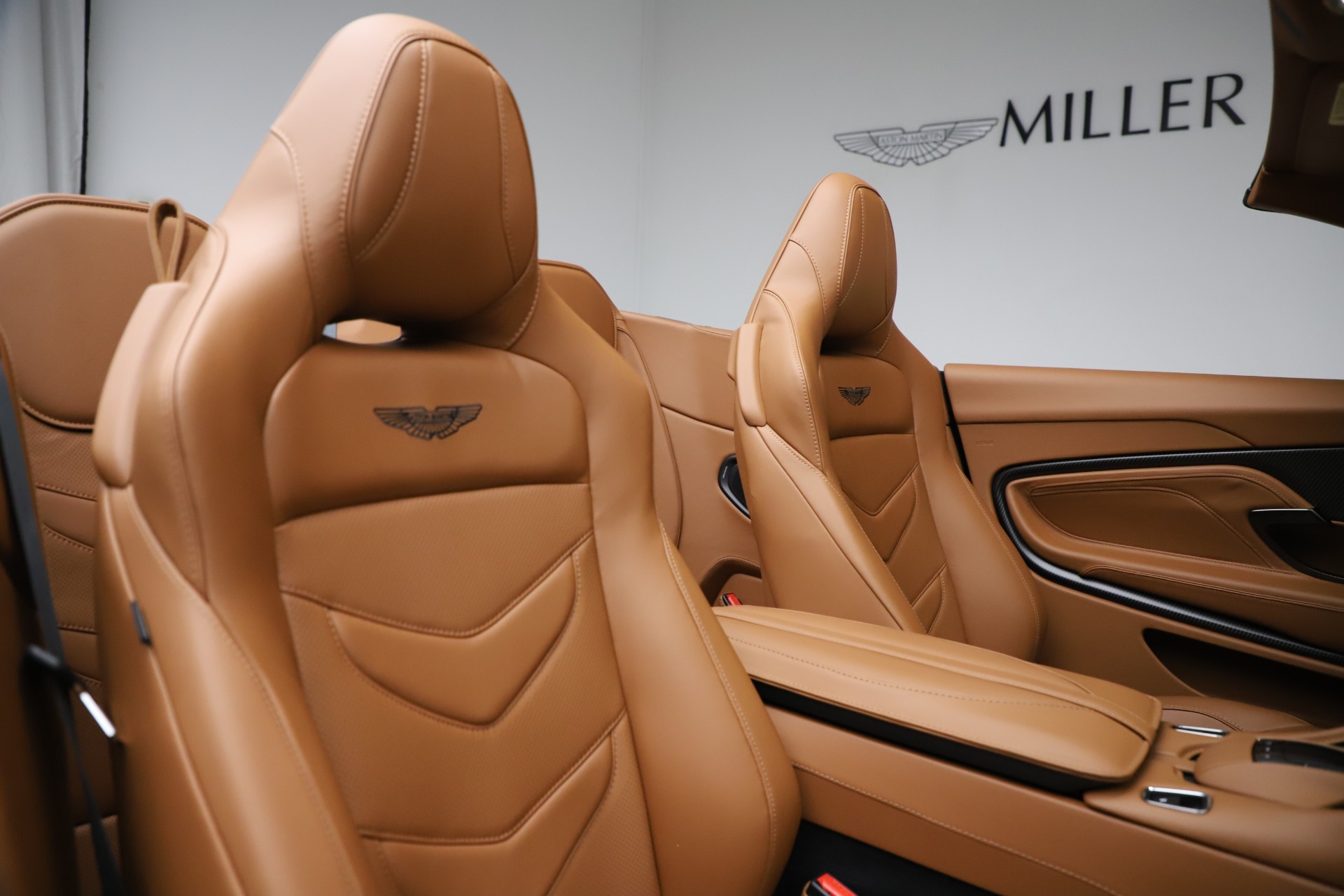 Used-2021-Aston-Martin-DBS-Superleggera-Volante