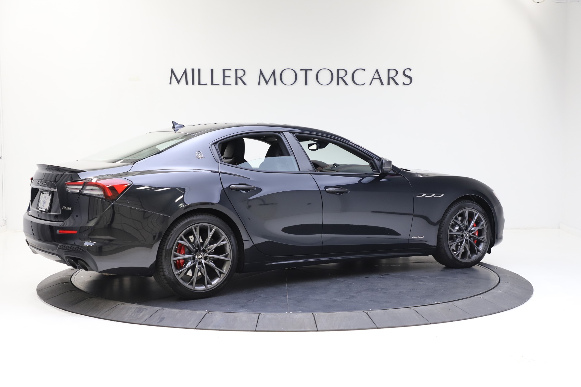 New-2021-Maserati-Ghibli-S-Q4-GranSport