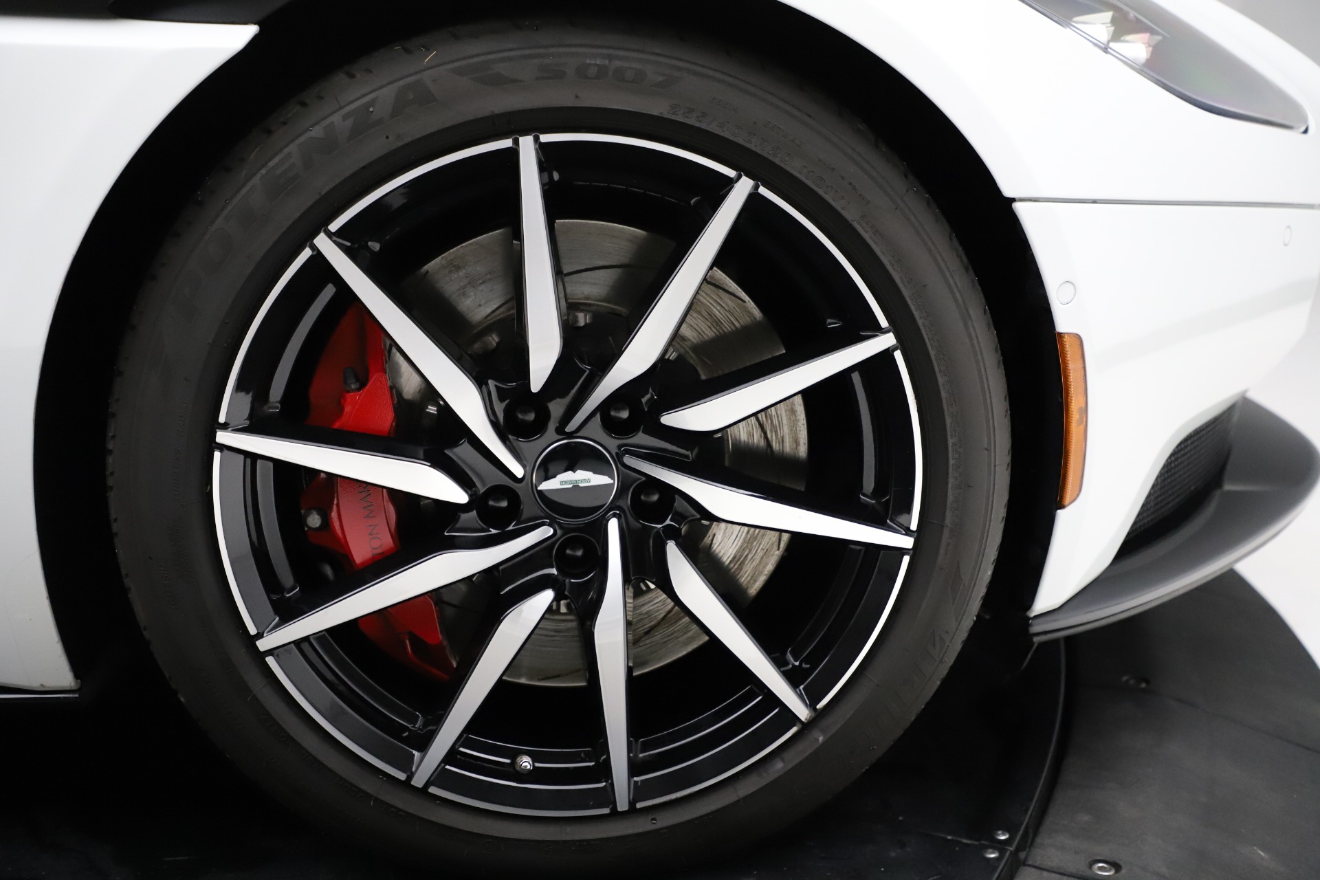 Used-2019-Aston-Martin-DB11-Volante