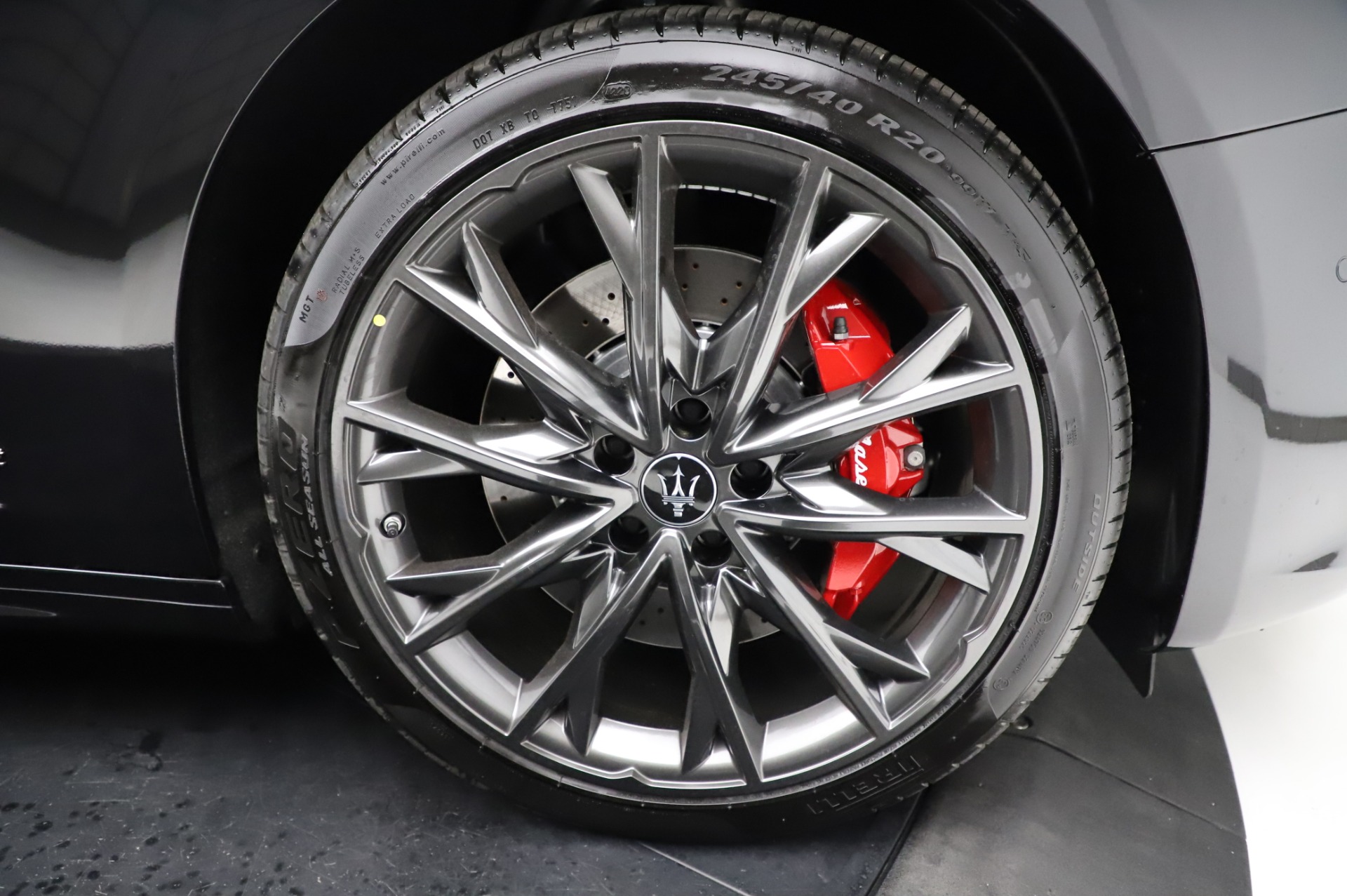 New-2021-Maserati-Ghibli-S-Q4-GranSport