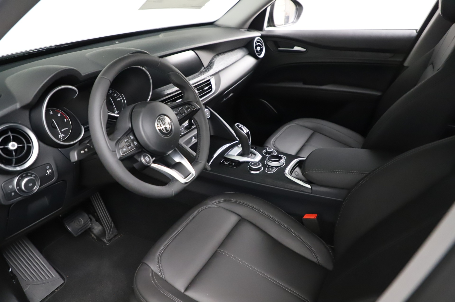 New-2021-Alfa-Romeo-Stelvio-Q4