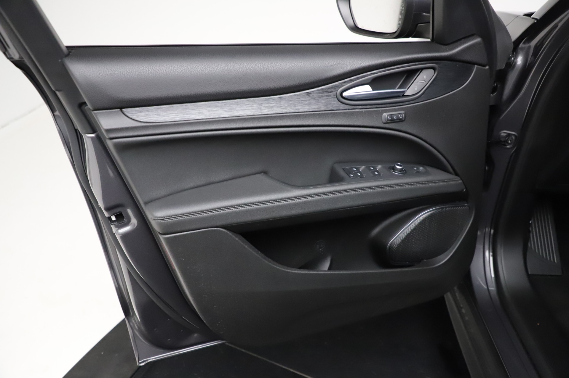 New-2021-Alfa-Romeo-Stelvio-Q4