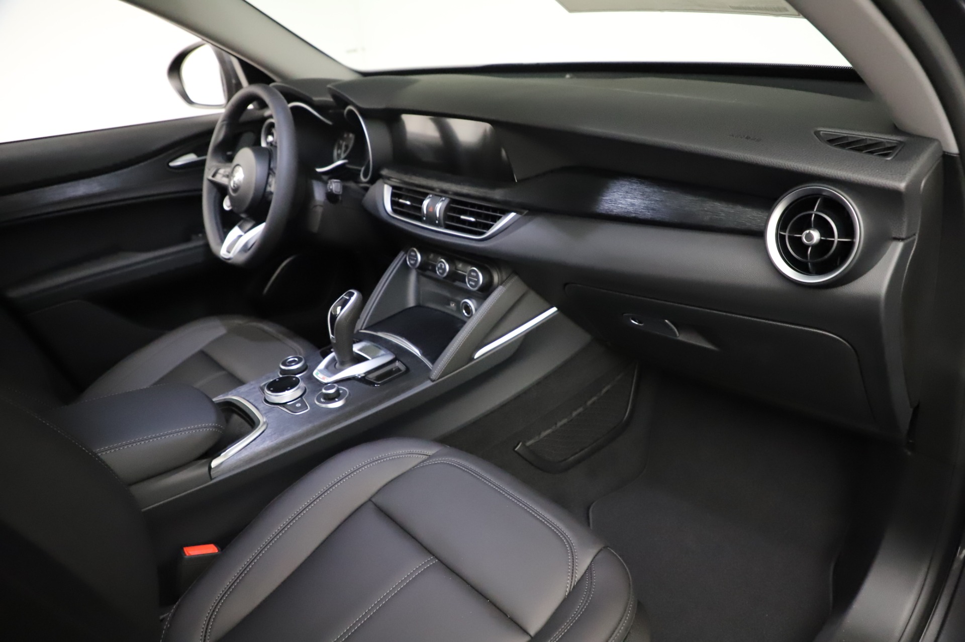 New-2021-Alfa-Romeo-Stelvio-Q4