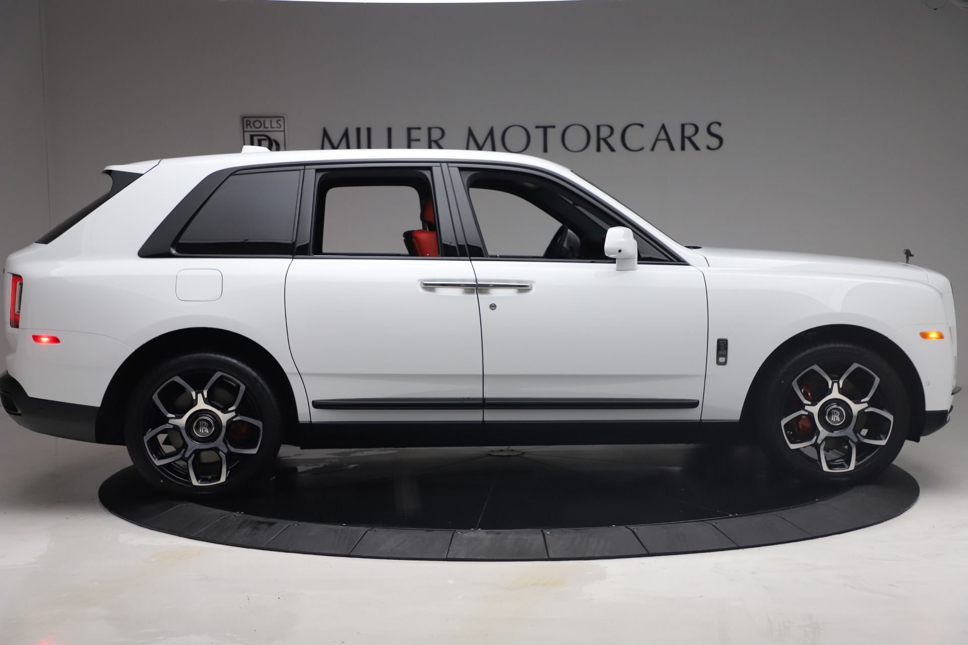 New-2021-Rolls-Royce-Cullinan-Black-Badge