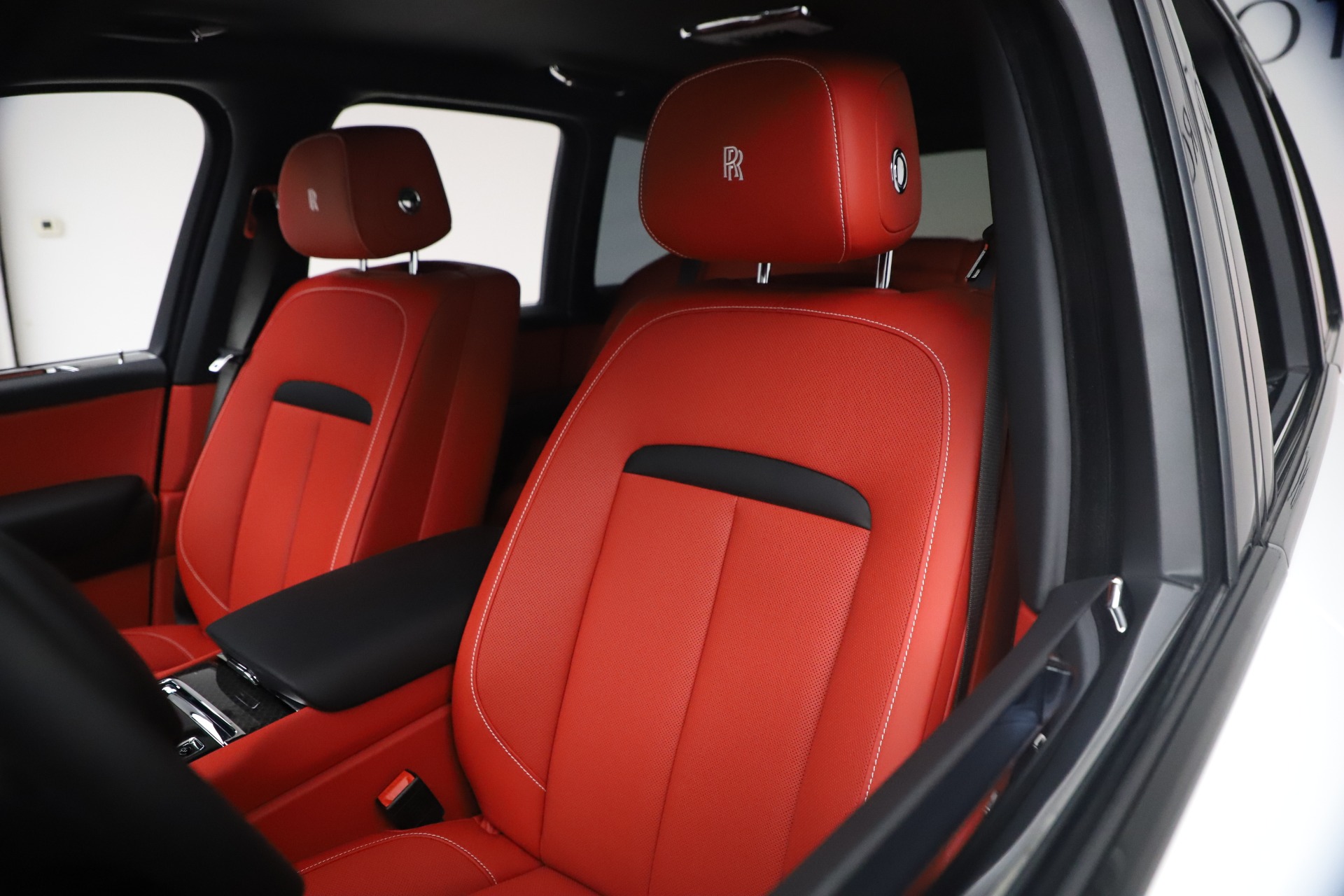 New-2021-Rolls-Royce-Cullinan-Black-Badge