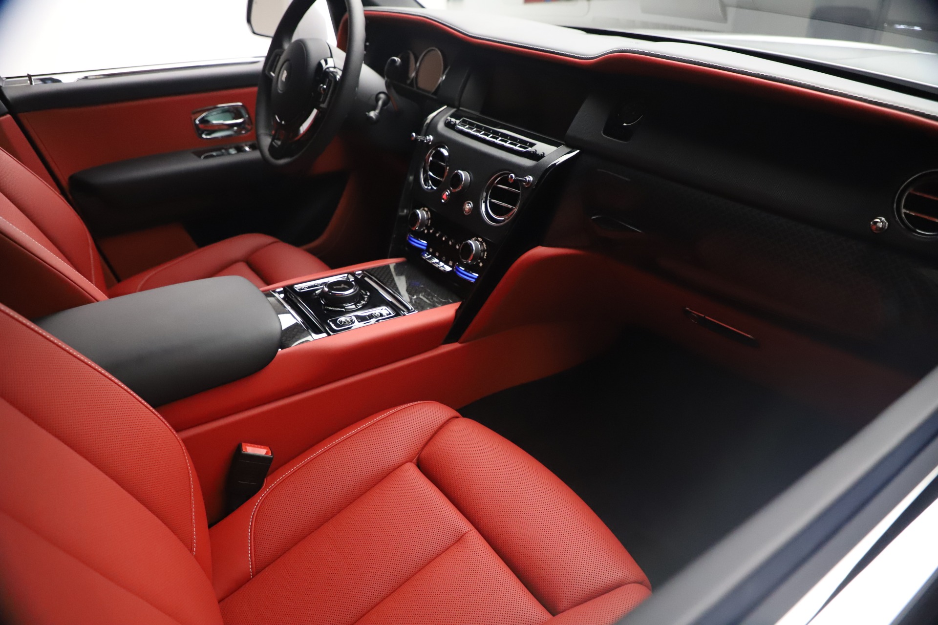 New-2021-Rolls-Royce-Cullinan-Black-Badge