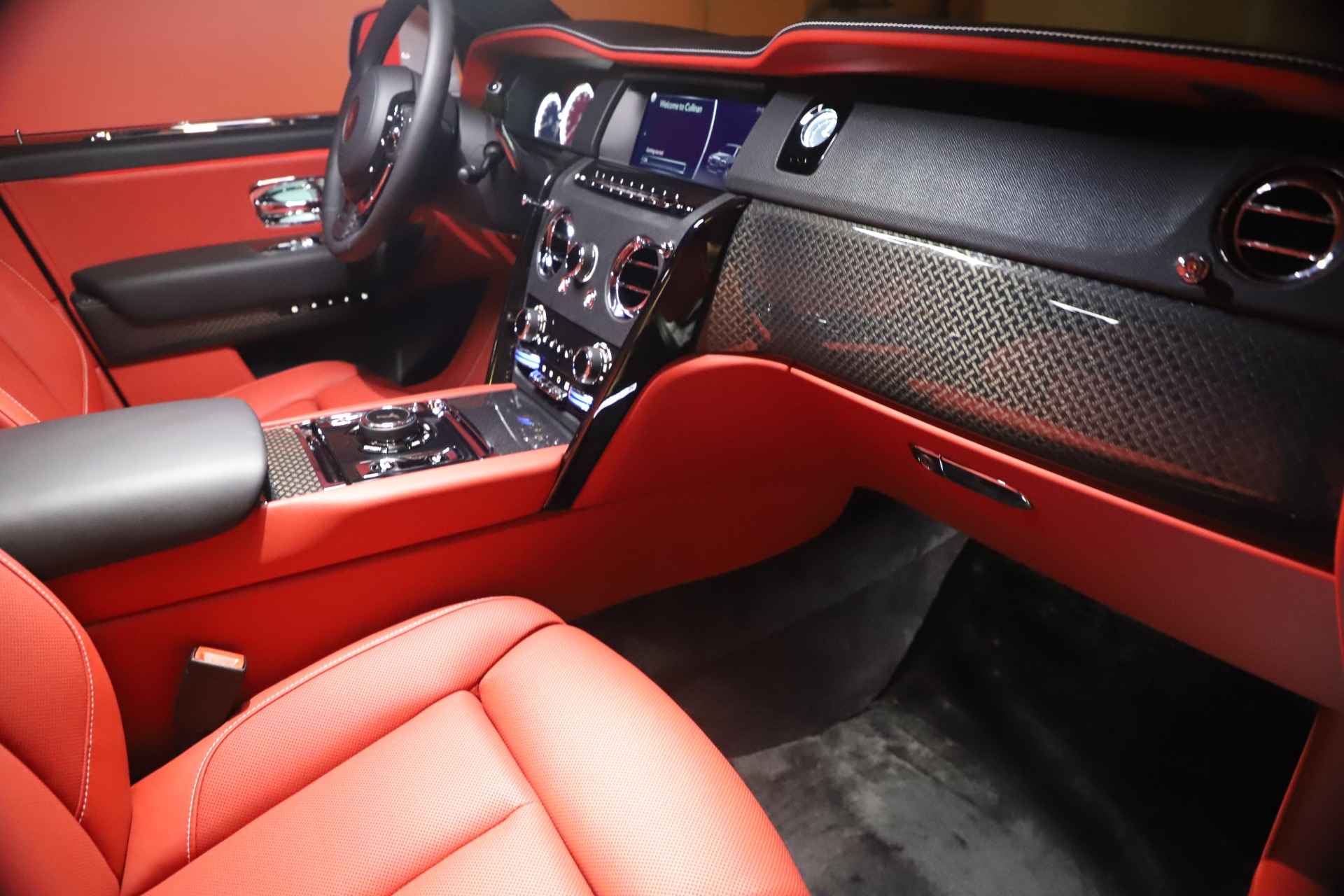 New-2021-Rolls-Royce-Cullinan-Black-Badge