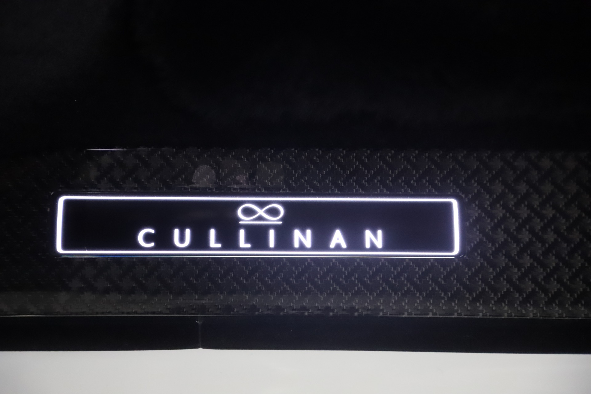 New-2021-Rolls-Royce-Cullinan-Black-Badge