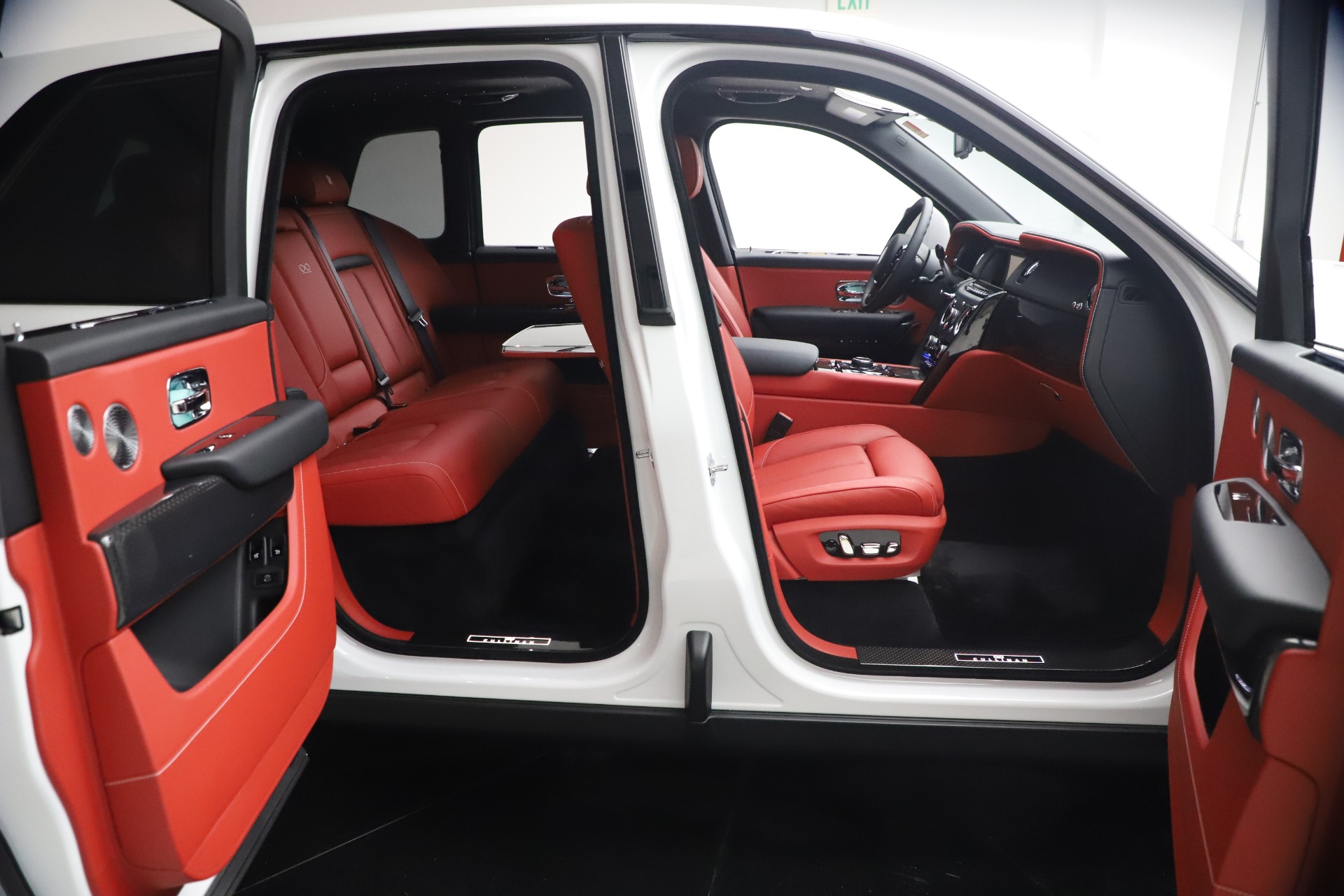 New-2021-Rolls-Royce-Cullinan-Black-Badge