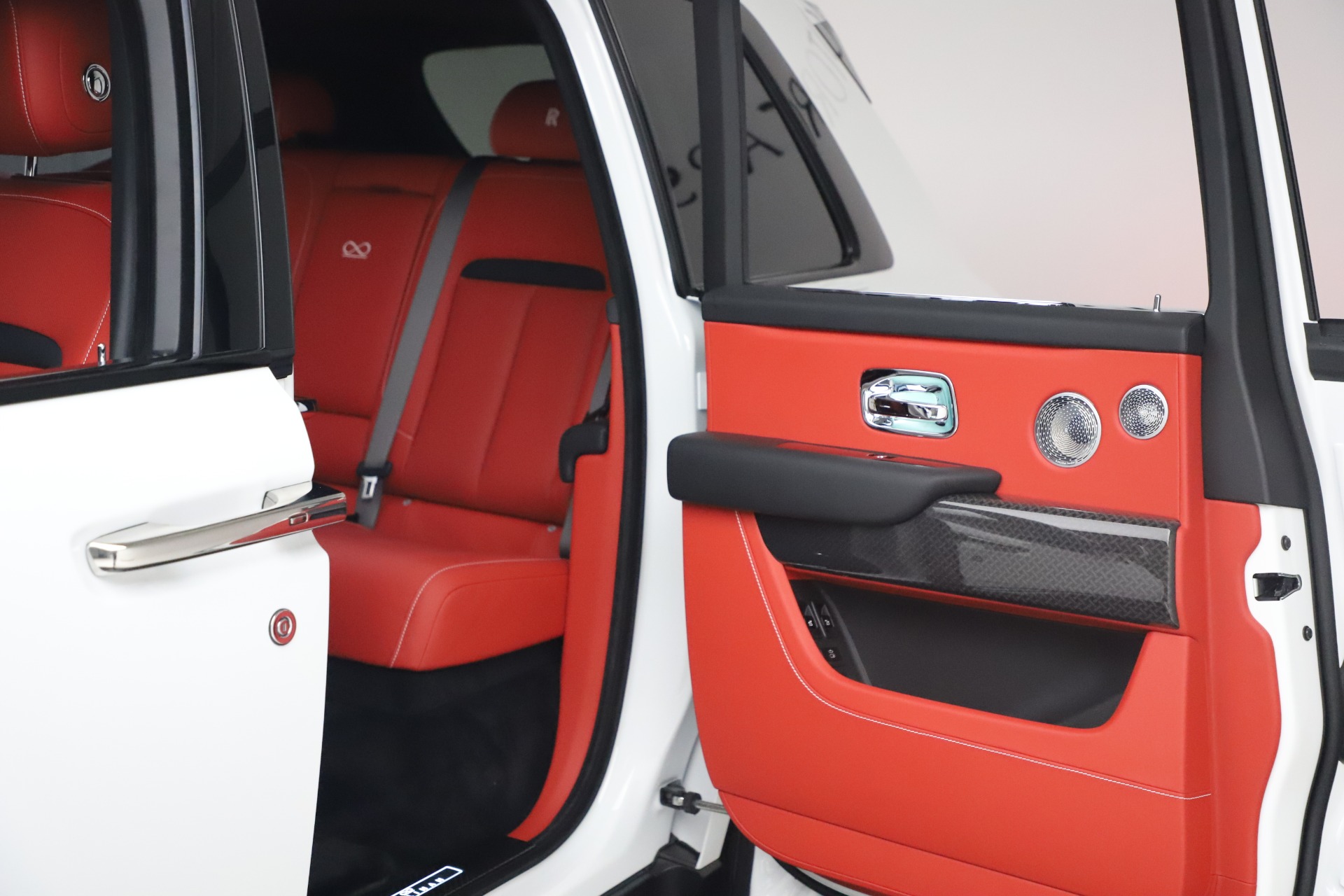 New-2021-Rolls-Royce-Cullinan-Black-Badge