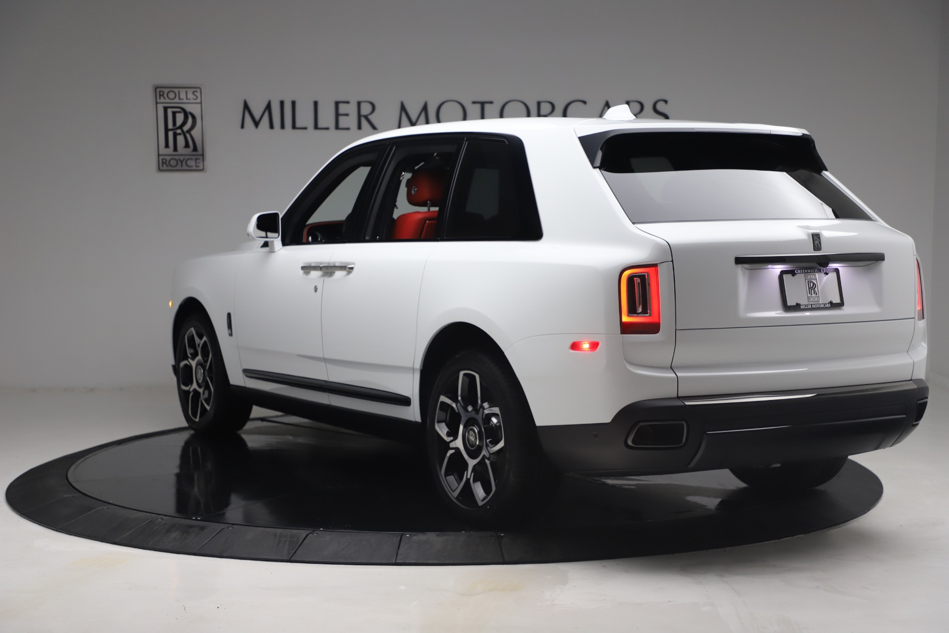 New-2021-Rolls-Royce-Cullinan-Black-Badge
