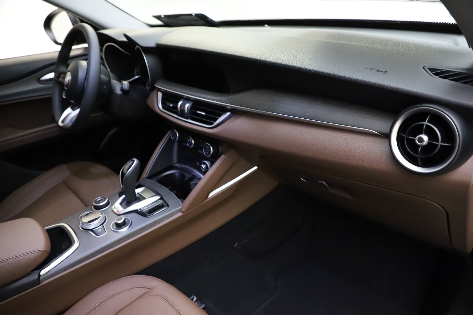 New-2021-Alfa-Romeo-Stelvio-Ti