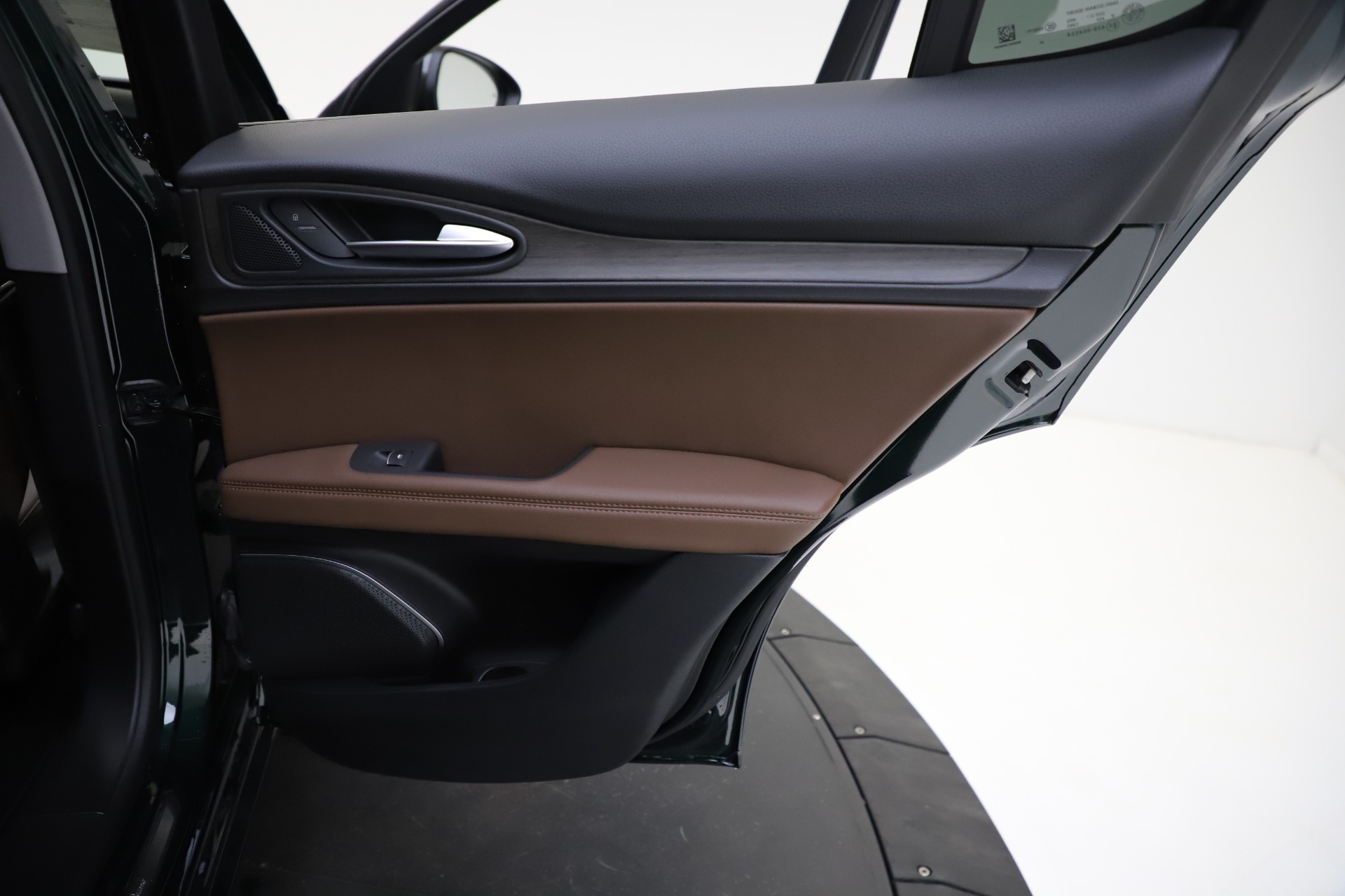 New-2021-Alfa-Romeo-Stelvio-Ti