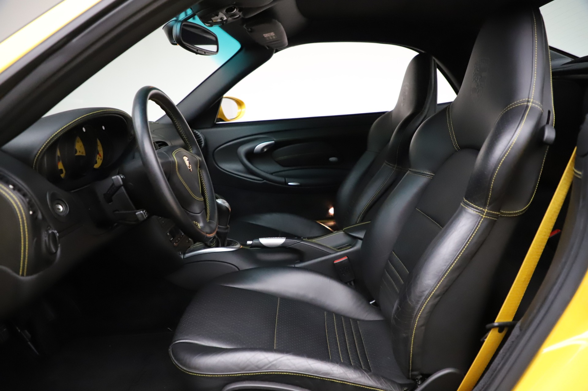 Used-2004-Porsche-911-Turbo