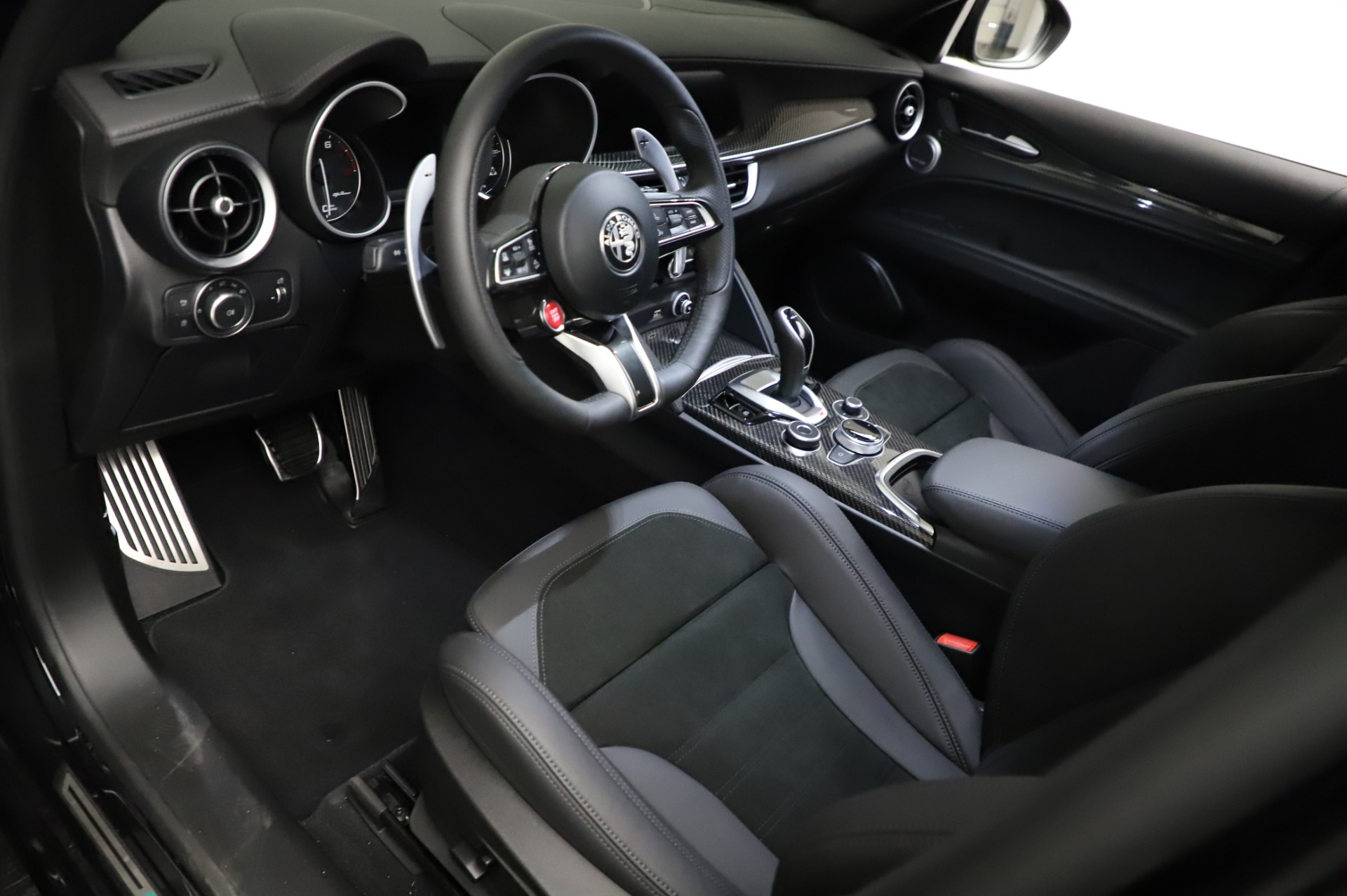 New-2021-Alfa-Romeo-Stelvio-Quadrifoglio