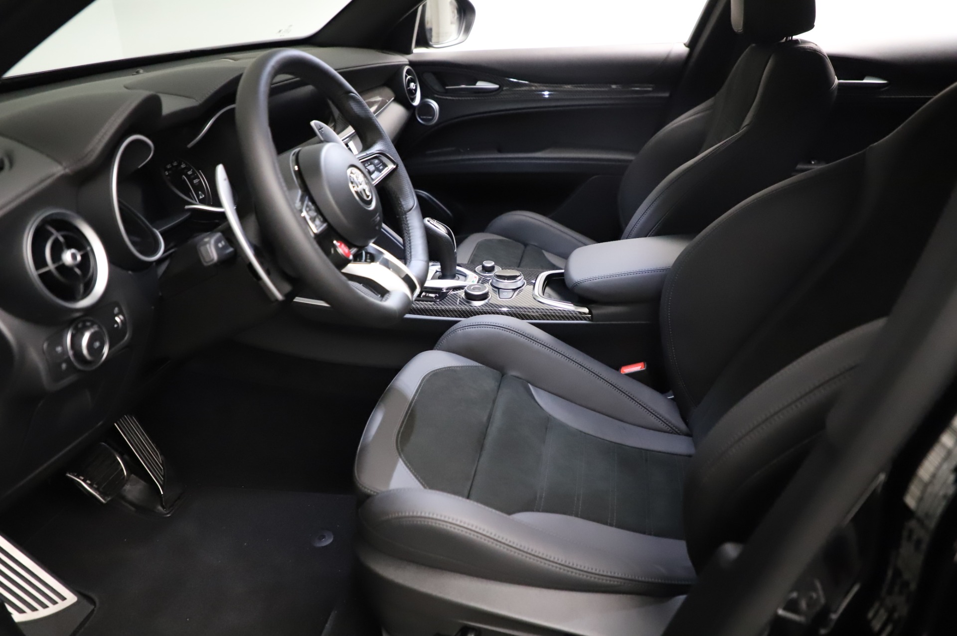 New-2021-Alfa-Romeo-Stelvio-Quadrifoglio