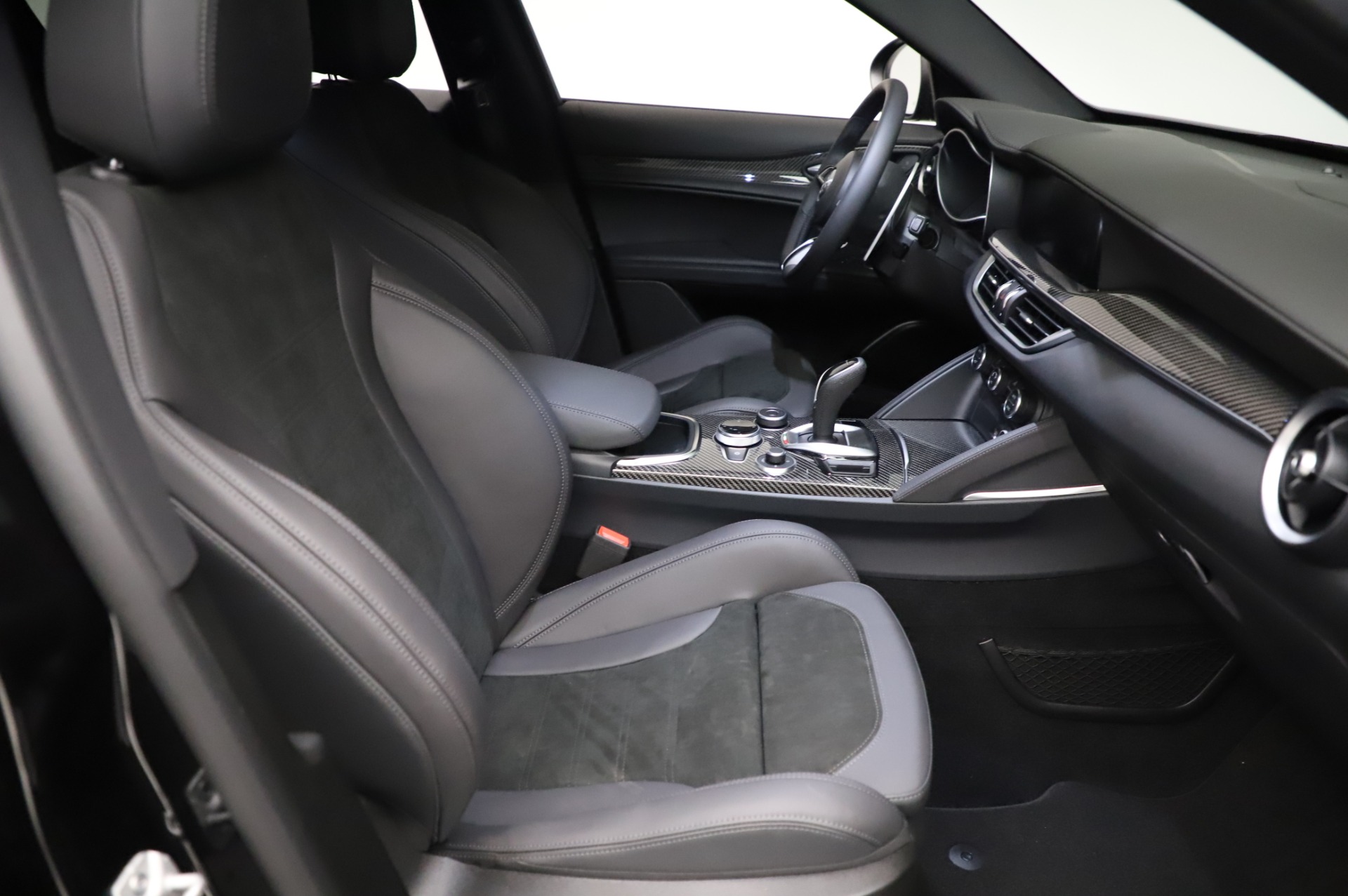 New-2021-Alfa-Romeo-Stelvio-Quadrifoglio