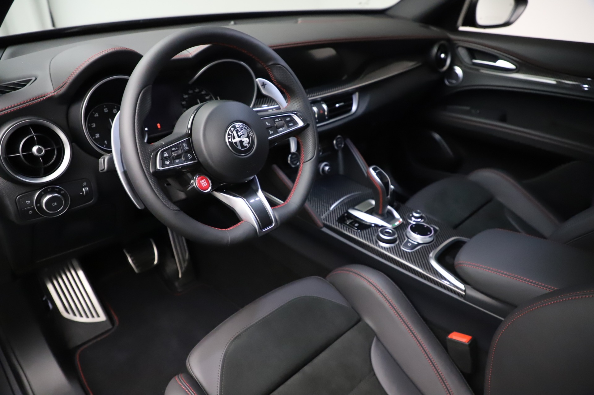 New-2021-Alfa-Romeo-Stelvio-Quadrifoglio