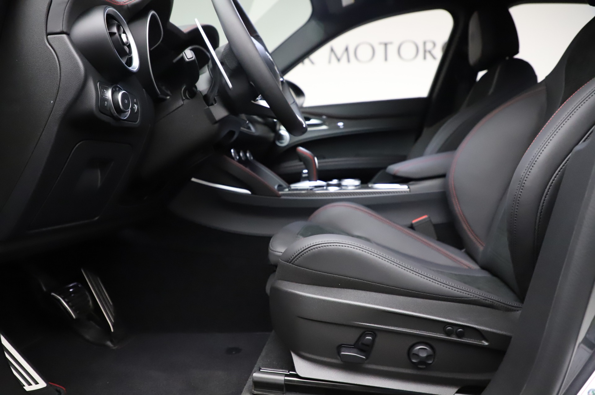 New-2021-Alfa-Romeo-Stelvio-Quadrifoglio