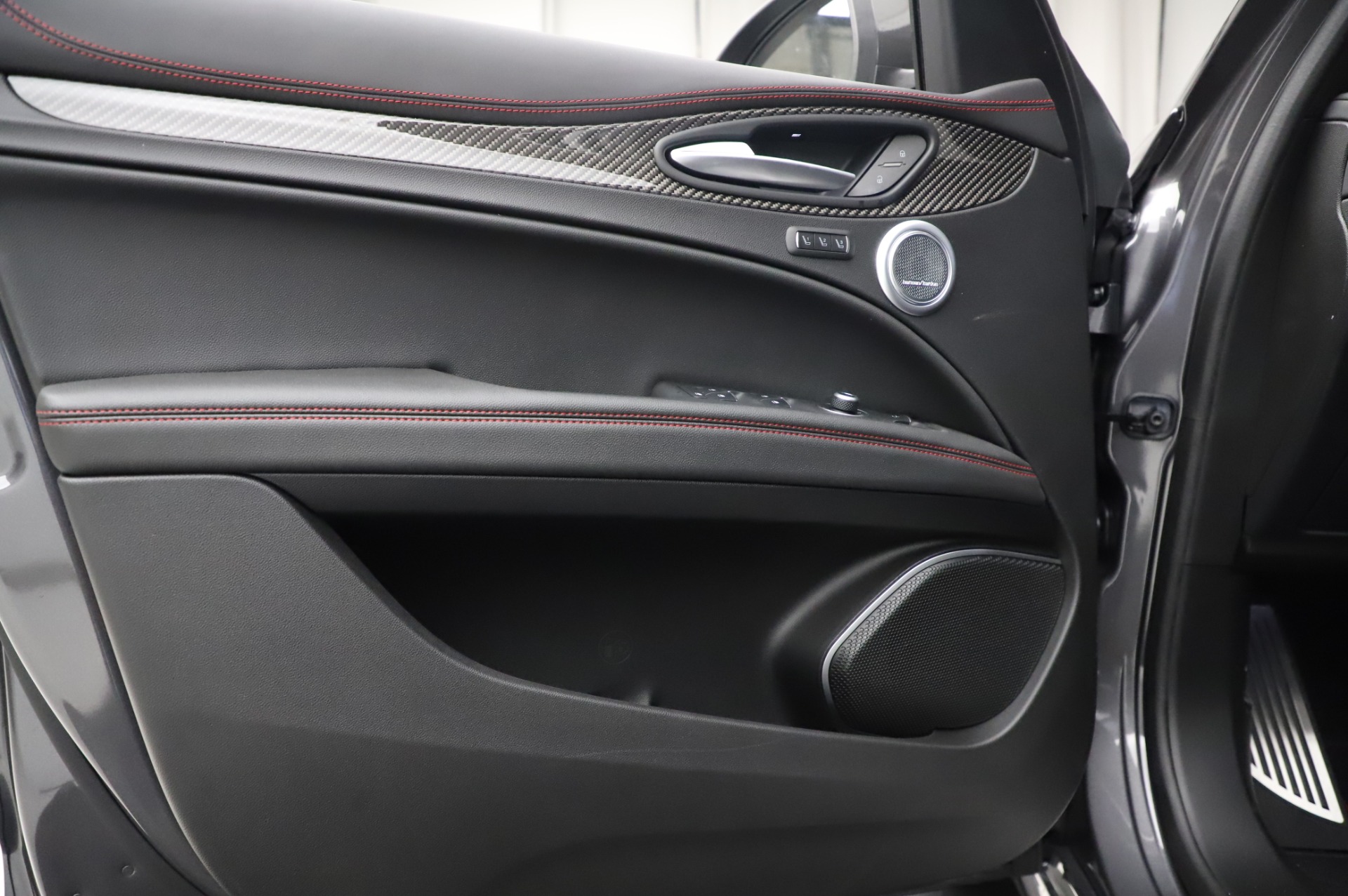 New-2021-Alfa-Romeo-Stelvio-Quadrifoglio