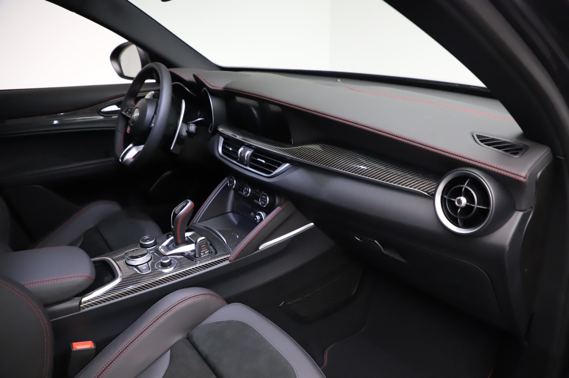 New-2021-Alfa-Romeo-Stelvio-Quadrifoglio