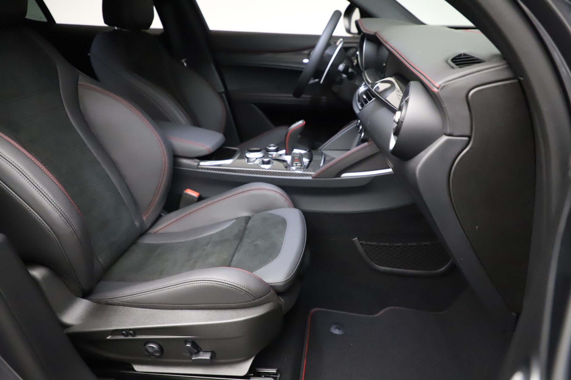 New-2021-Alfa-Romeo-Stelvio-Quadrifoglio