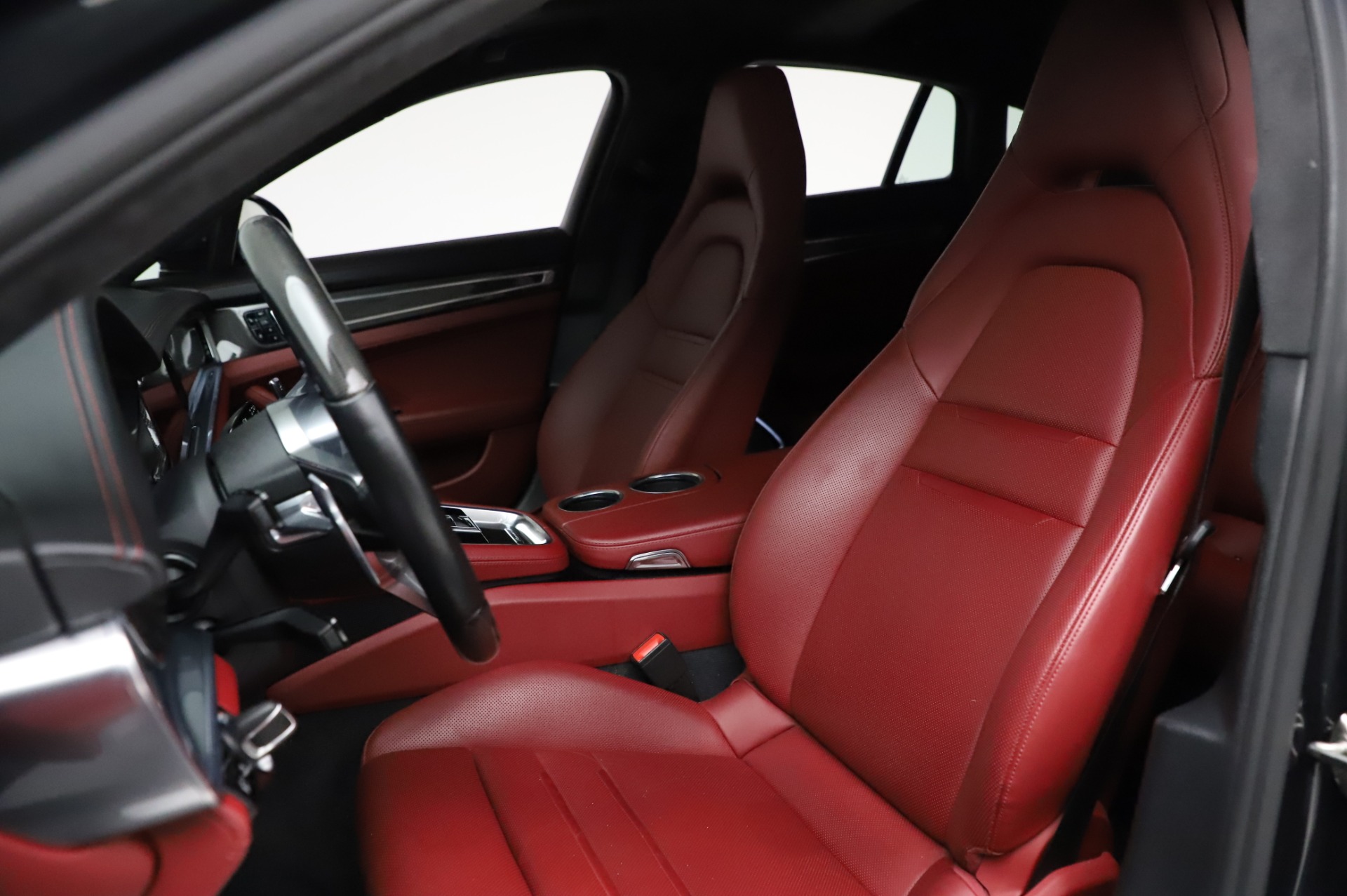 Used-2018-Porsche-Panamera-Turbo