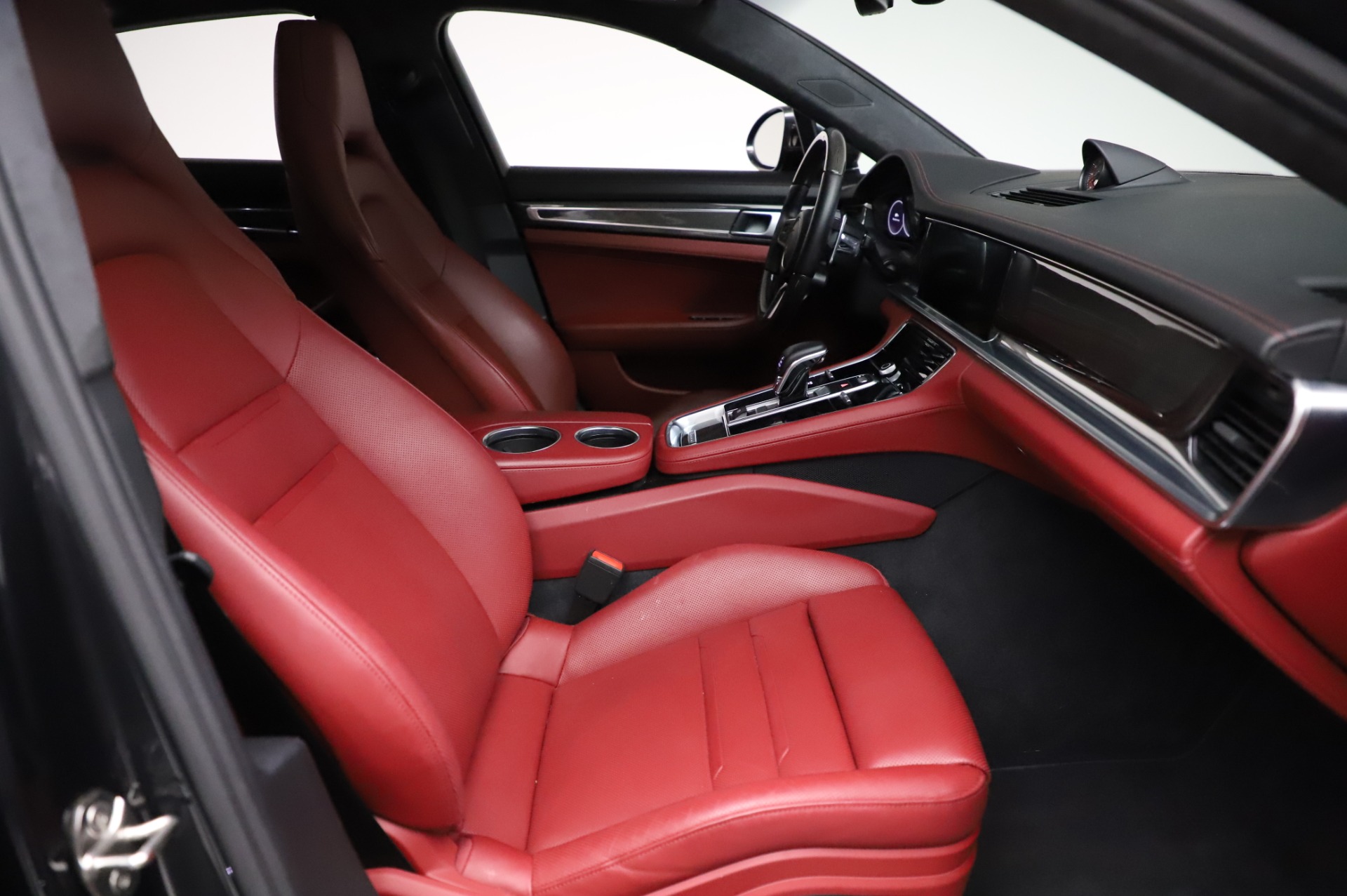 Used-2018-Porsche-Panamera-Turbo