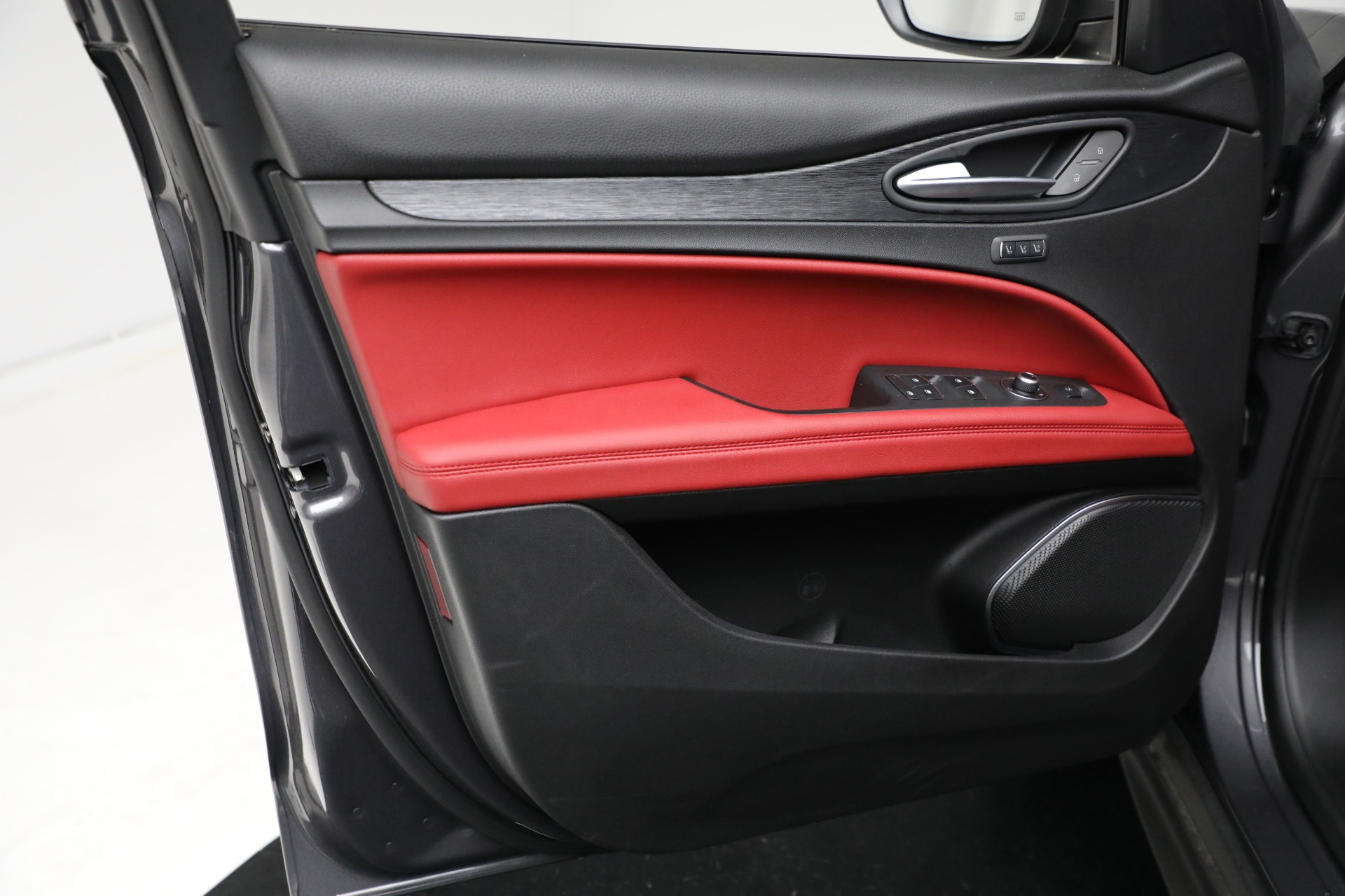 New-2021-Alfa-Romeo-Stelvio-Q4