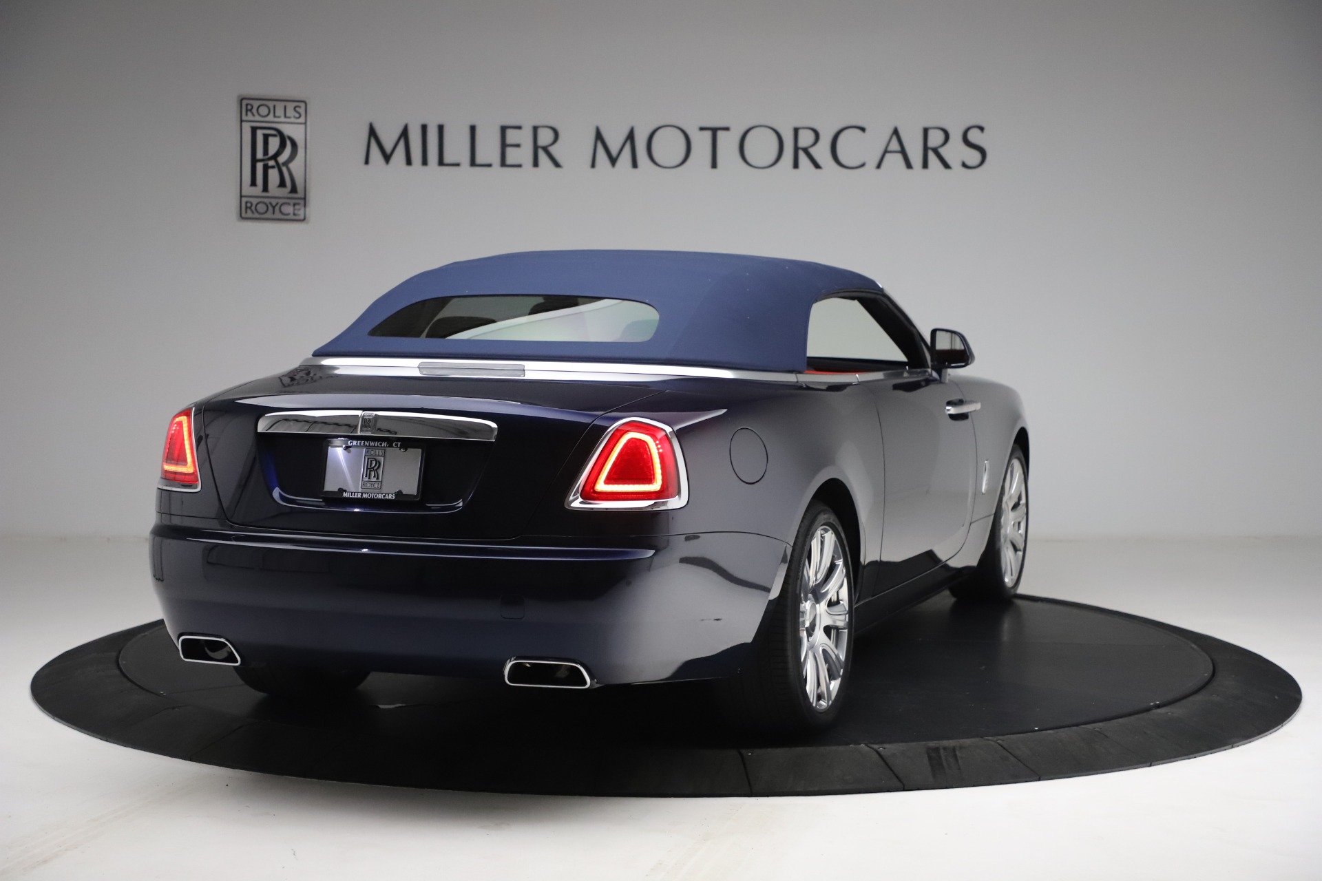 Used-2016-Rolls-Royce-Dawn