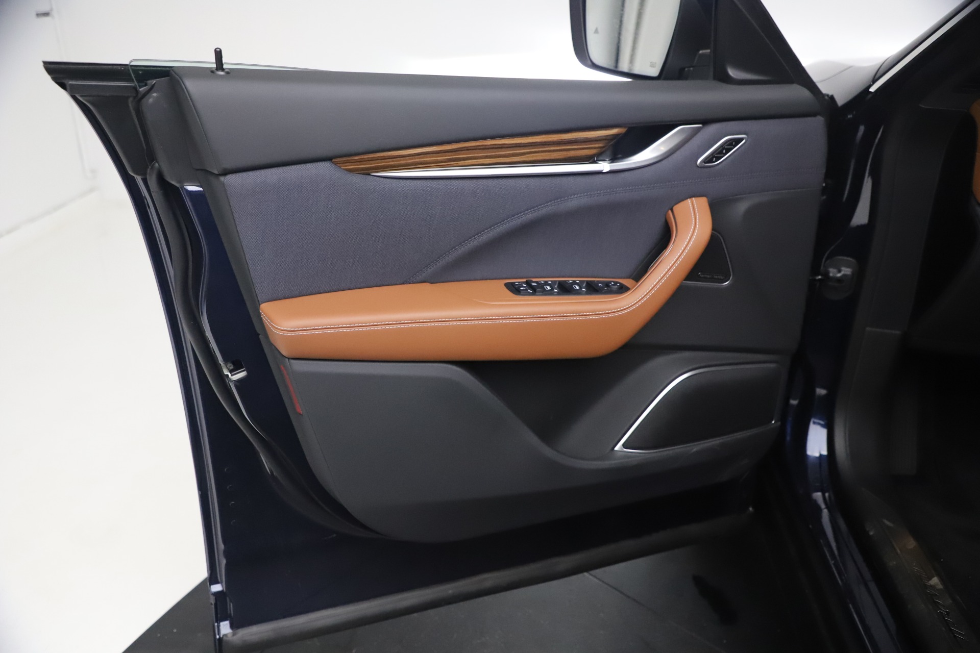 New-2021-Maserati-Levante-Q4-GranLusso