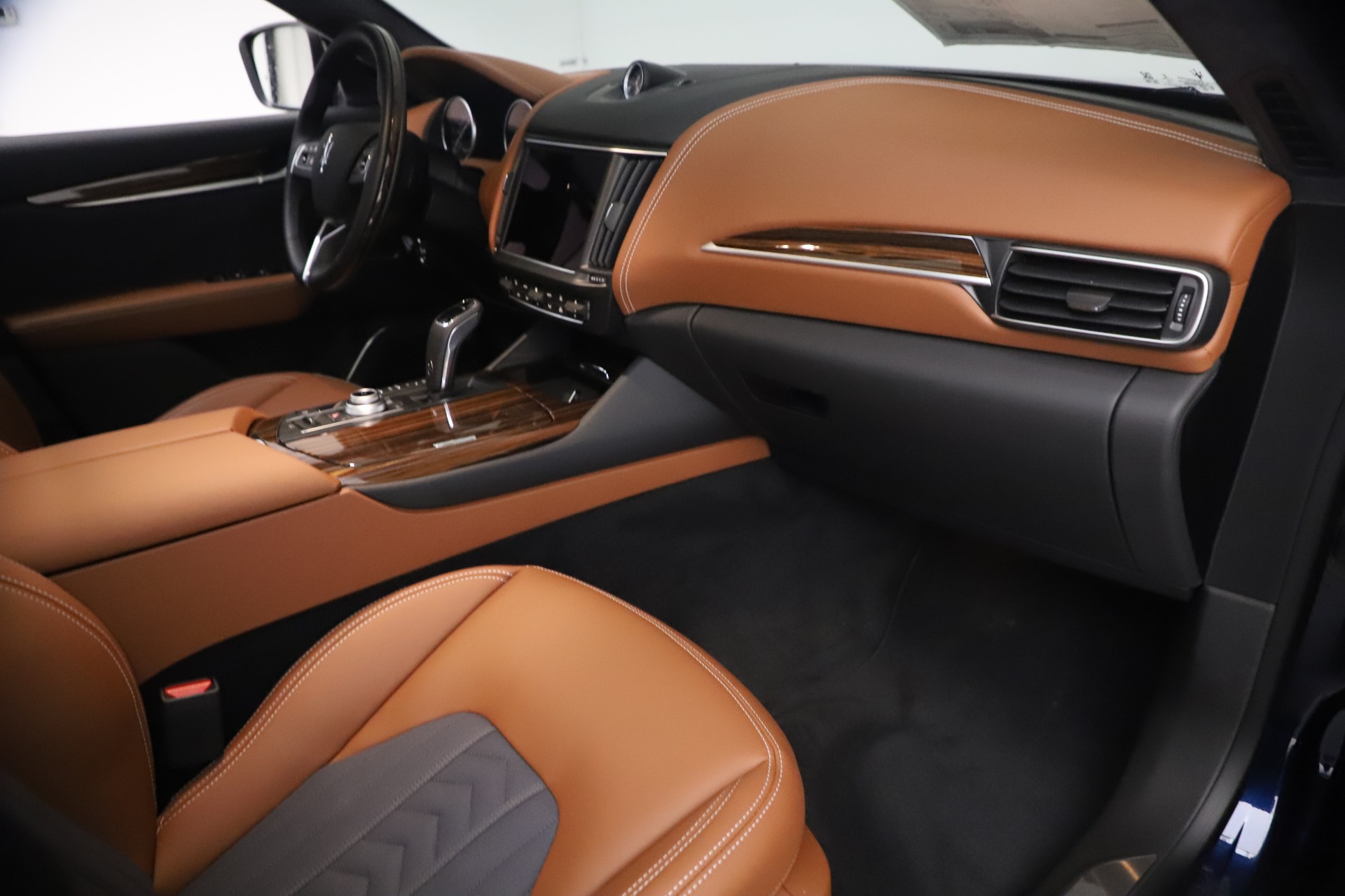 New-2021-Maserati-Levante-Q4-GranLusso