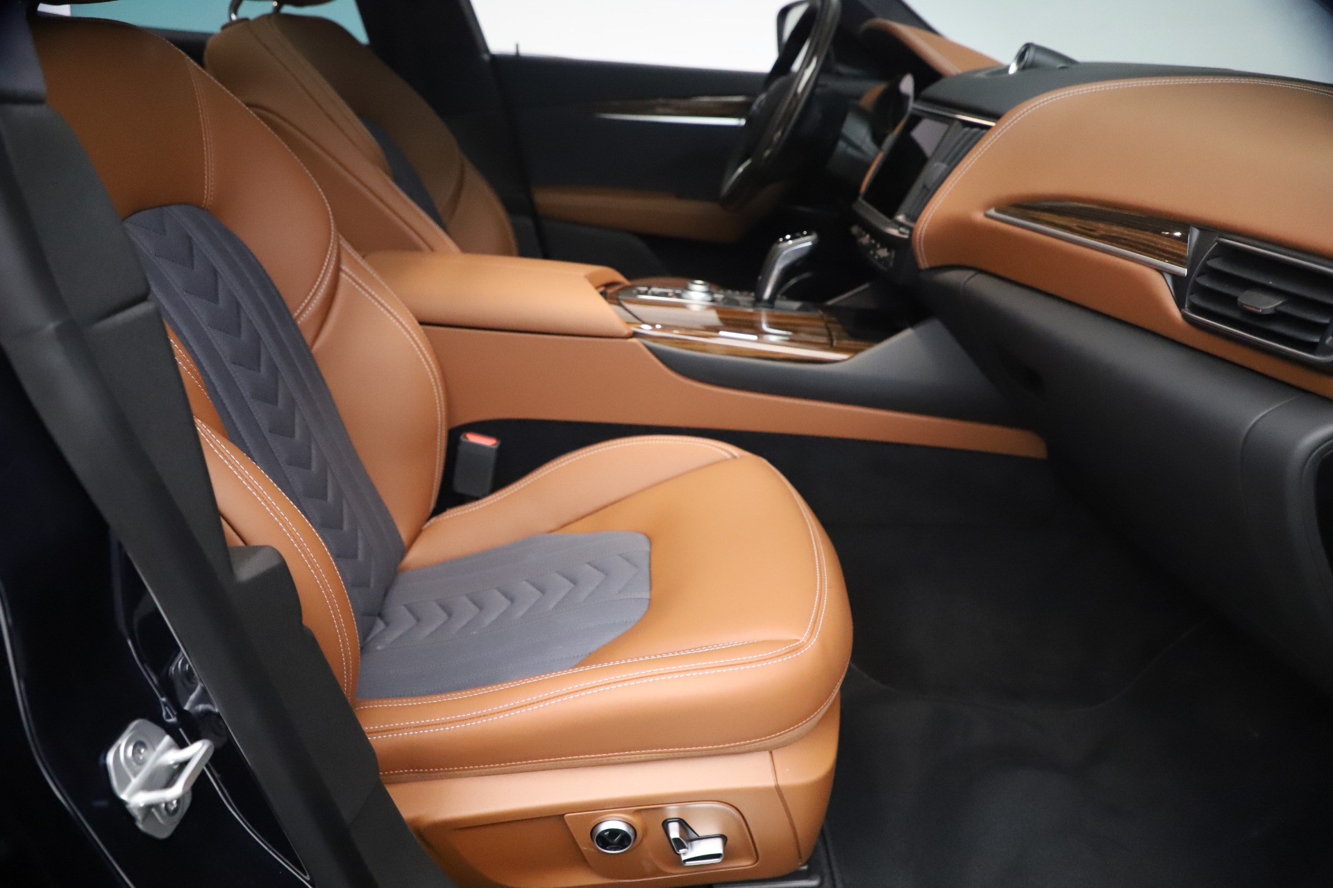 New-2021-Maserati-Levante-Q4-GranLusso