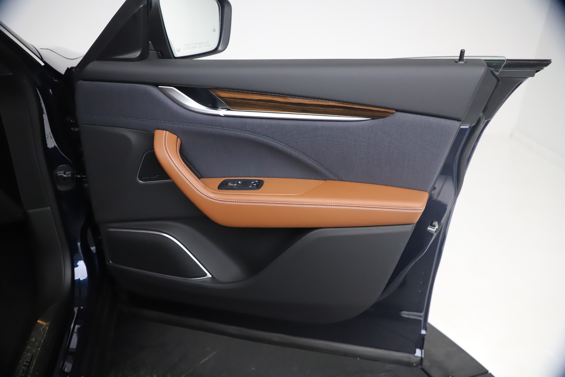 New-2021-Maserati-Levante-Q4-GranLusso