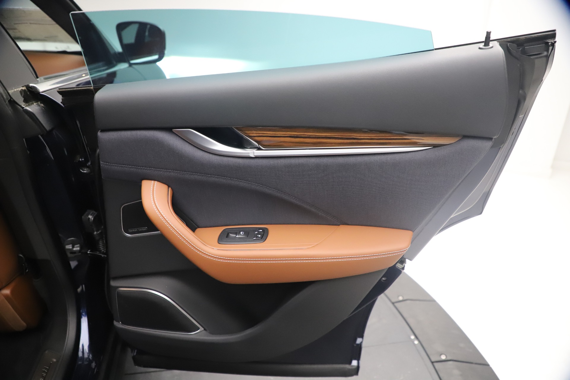 New-2021-Maserati-Levante-Q4-GranLusso