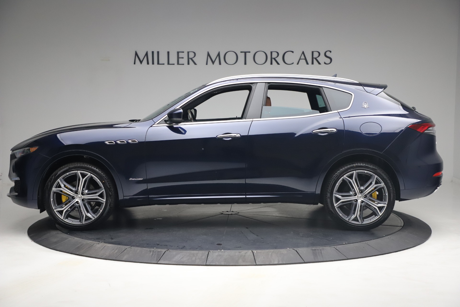 New-2021-Maserati-Levante-Q4-GranLusso