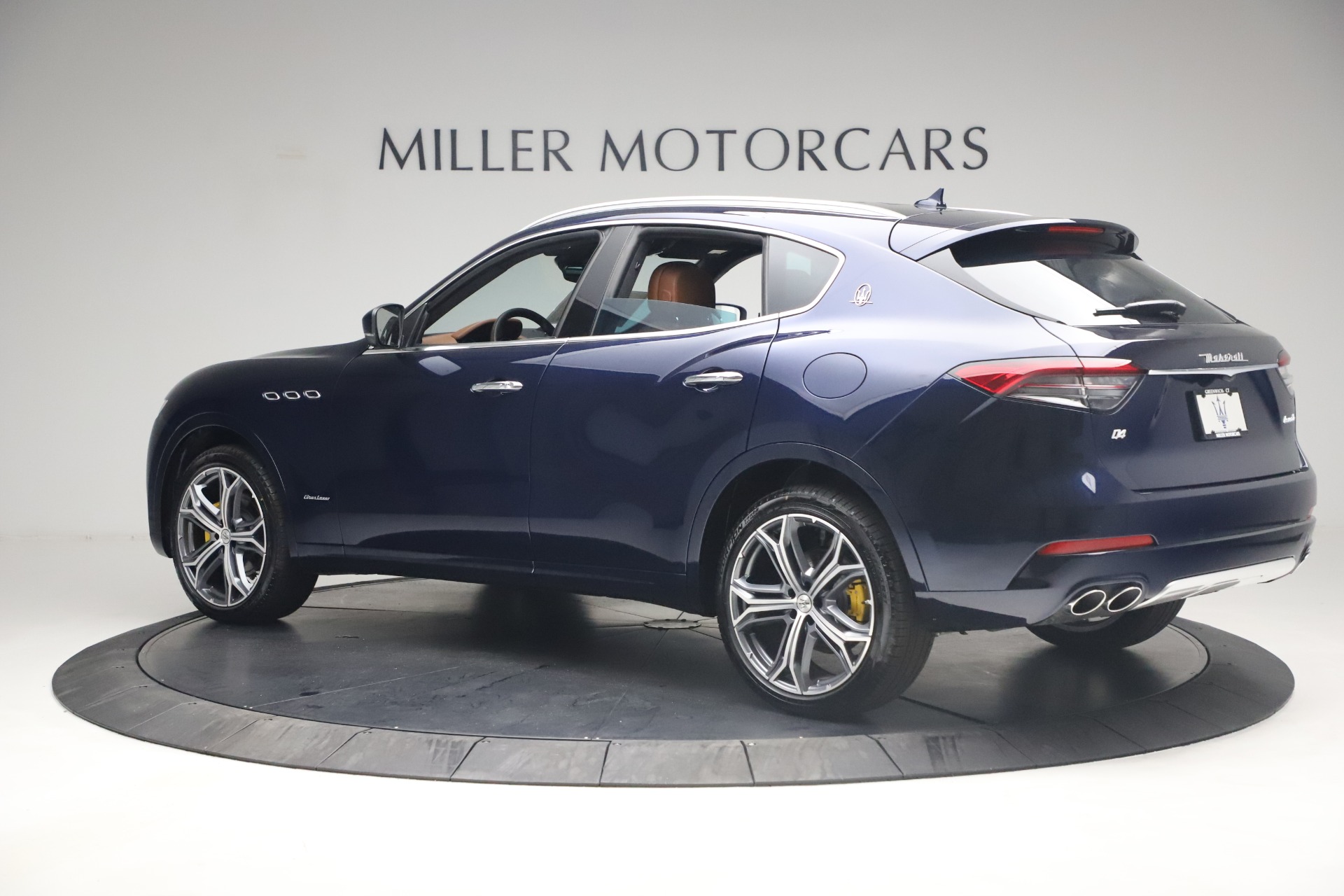New-2021-Maserati-Levante-Q4-GranLusso