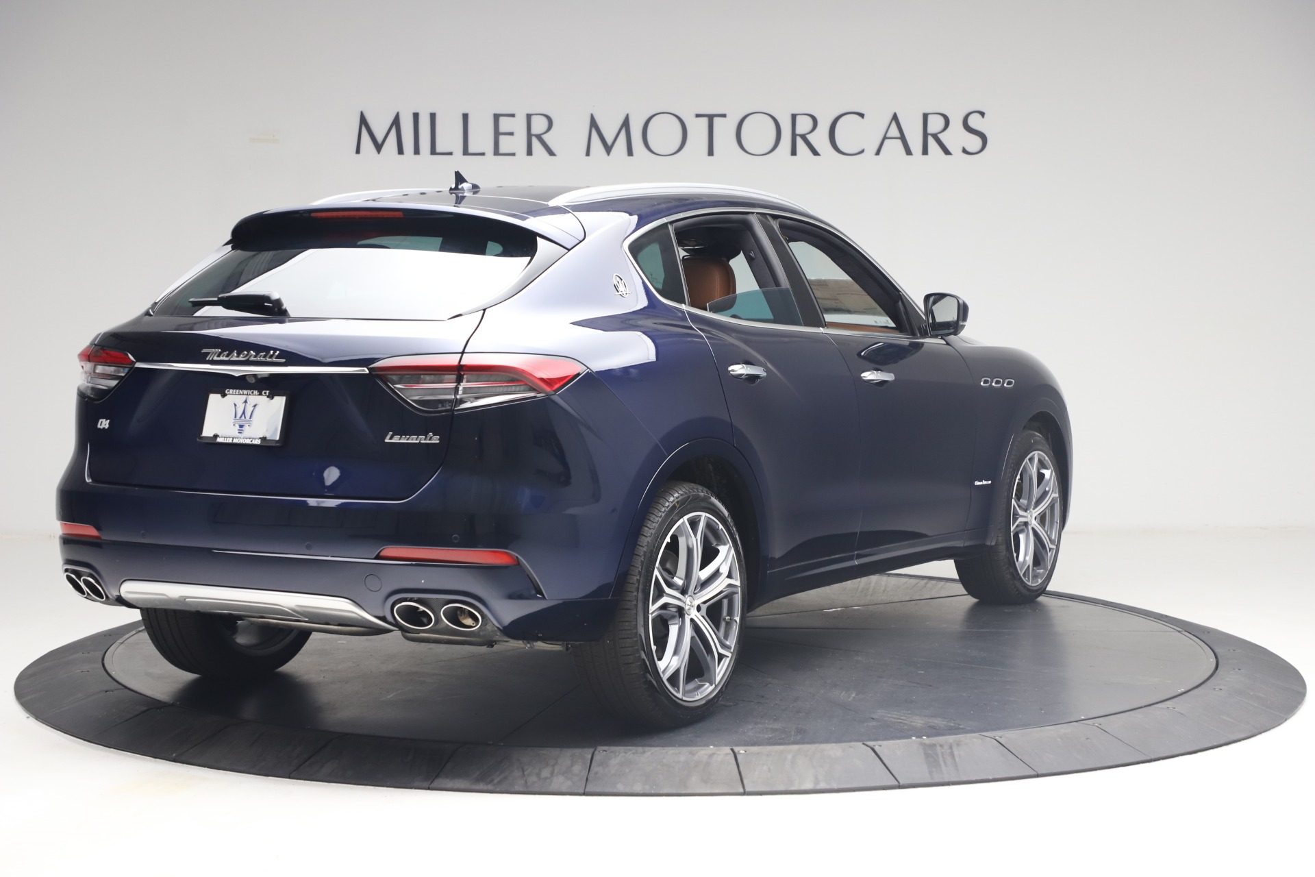New-2021-Maserati-Levante-Q4-GranLusso