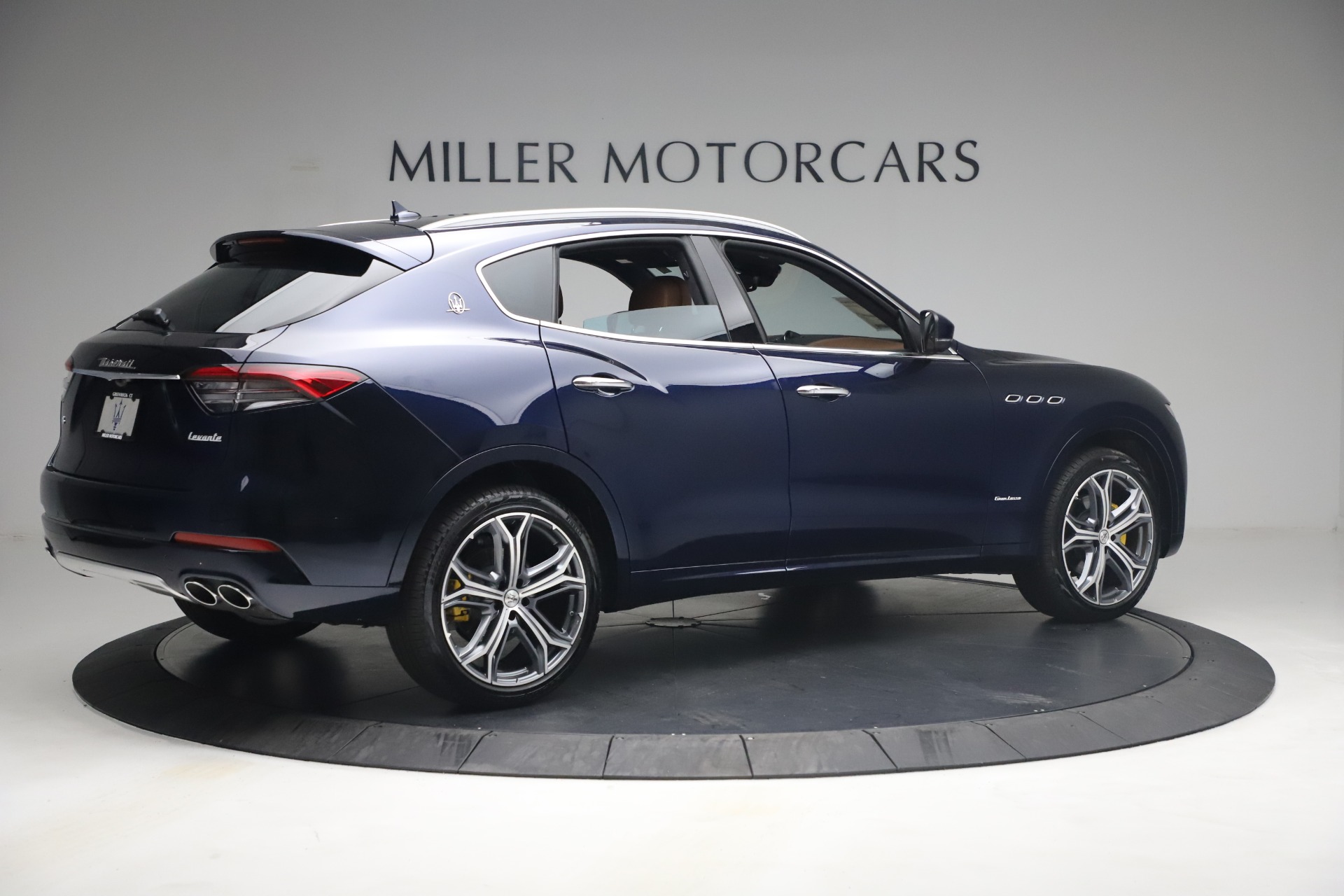 New-2021-Maserati-Levante-Q4-GranLusso