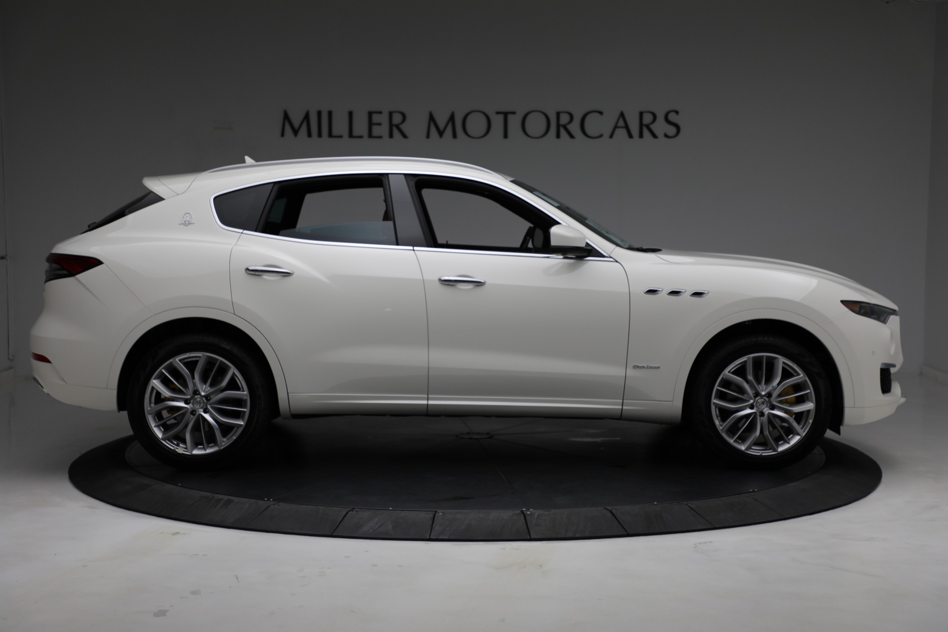 New-2021-Maserati-Levante-Q4-GranLusso