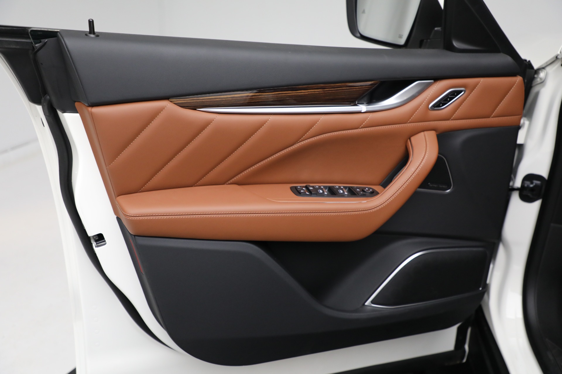 New-2021-Maserati-Levante-Q4-GranLusso