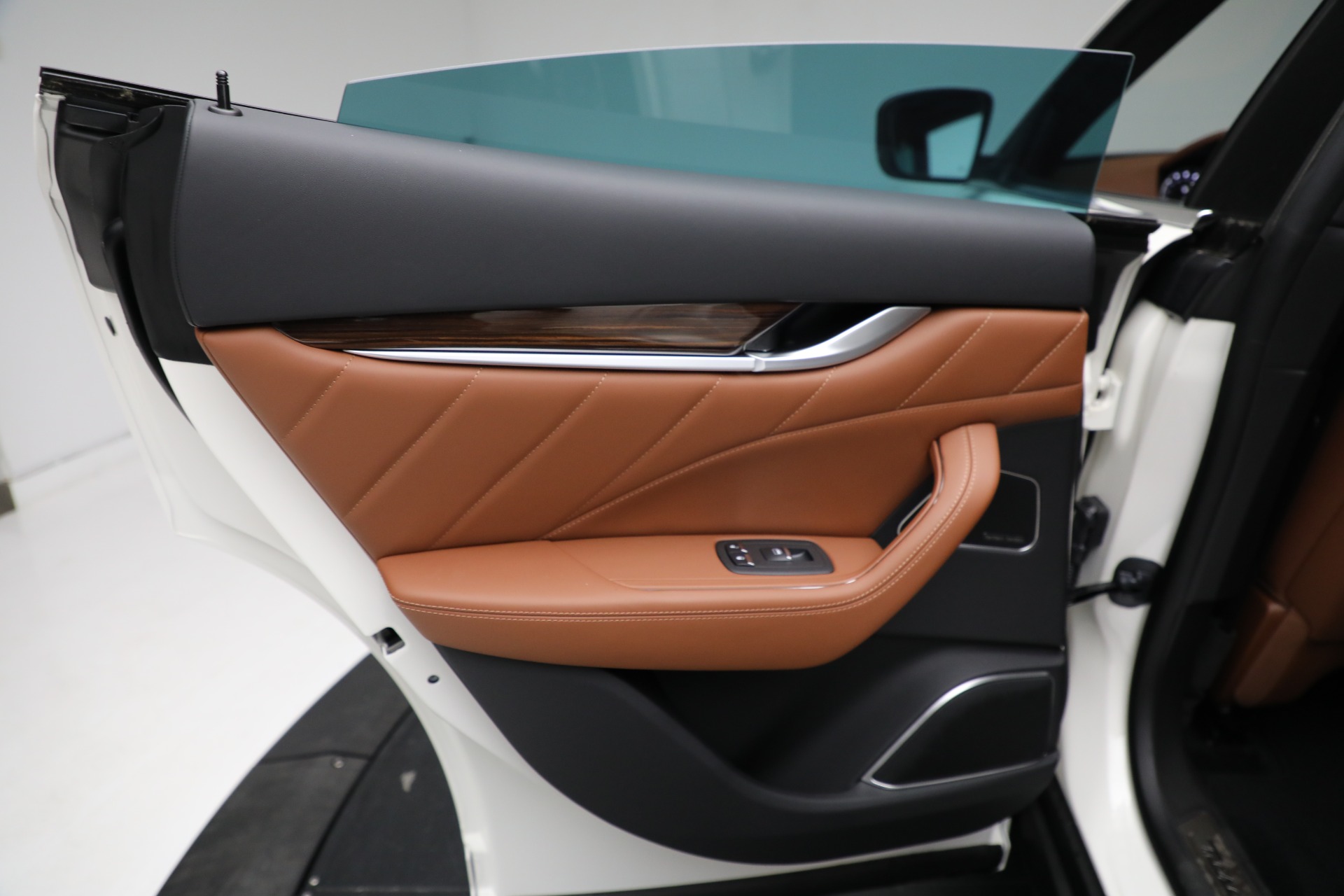 New-2021-Maserati-Levante-Q4-GranLusso