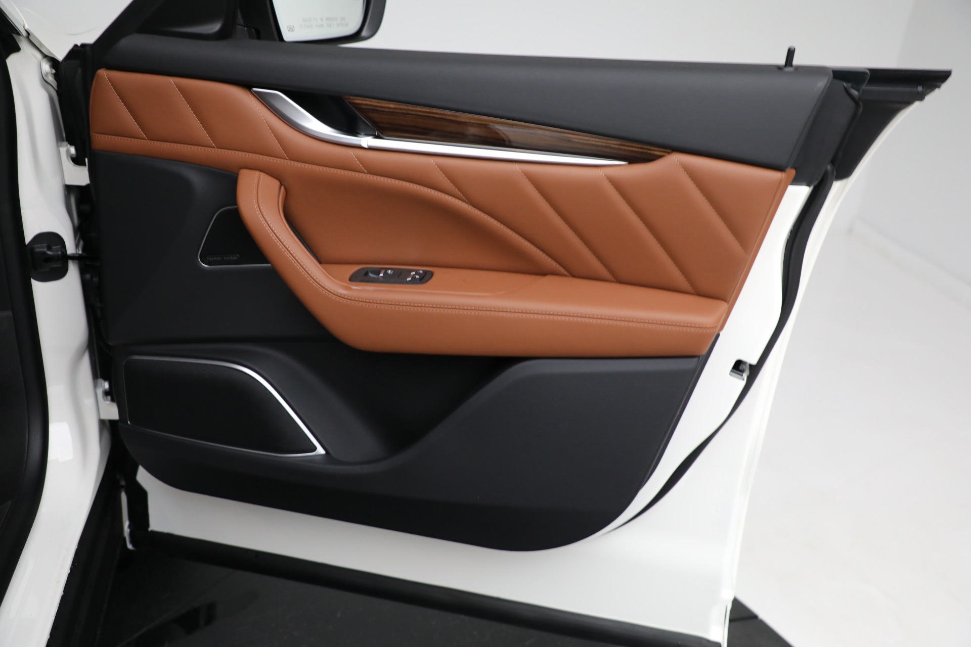 New-2021-Maserati-Levante-Q4-GranLusso