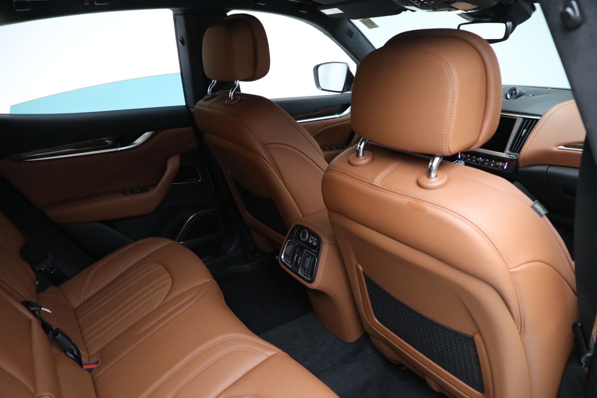 New-2021-Maserati-Levante-Q4-GranLusso