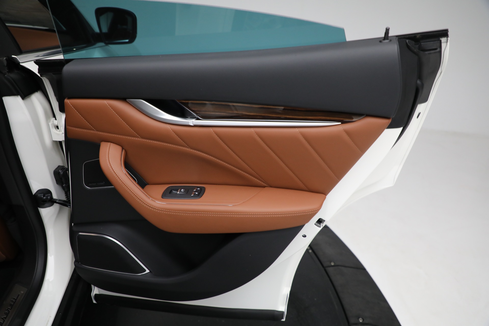 New-2021-Maserati-Levante-Q4-GranLusso