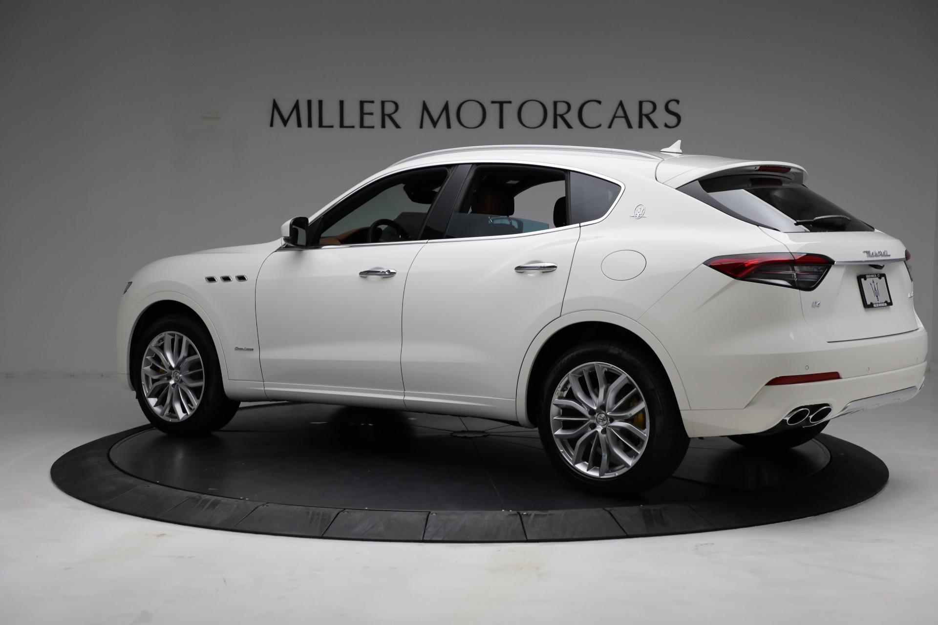 New-2021-Maserati-Levante-Q4-GranLusso