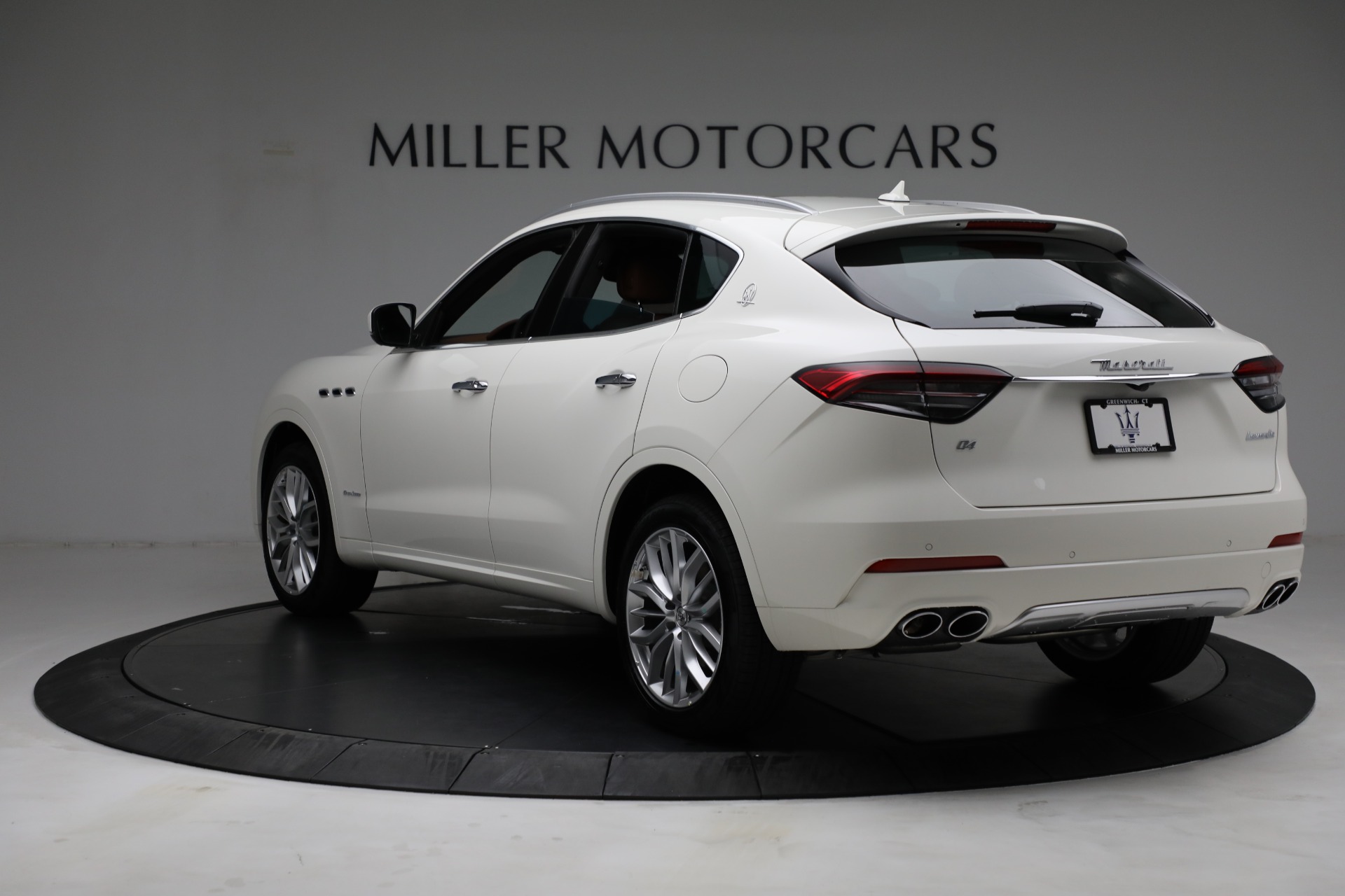 New-2021-Maserati-Levante-Q4-GranLusso