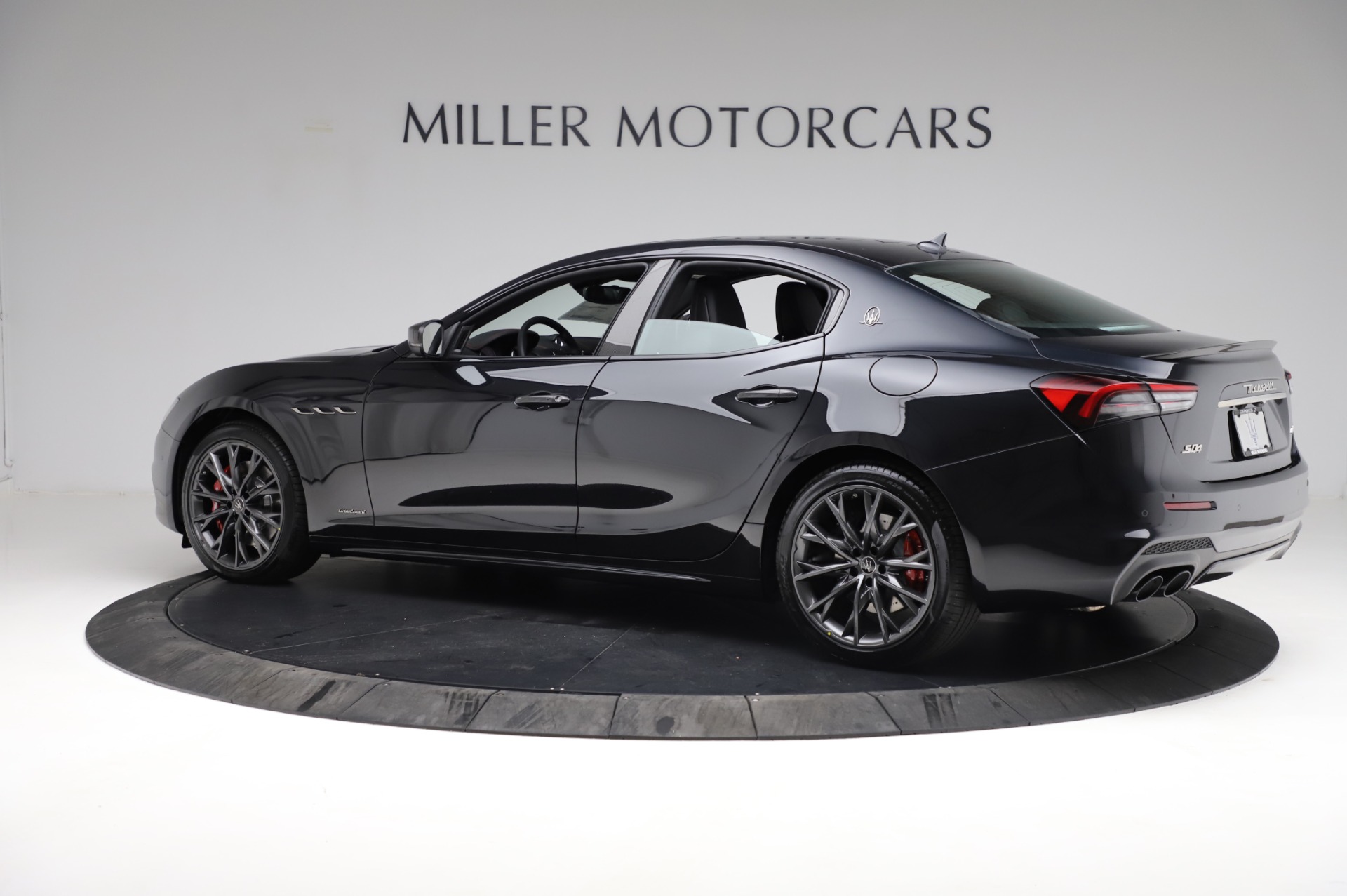 New-2021-Maserati-Ghibli-S-Q4-GranSport